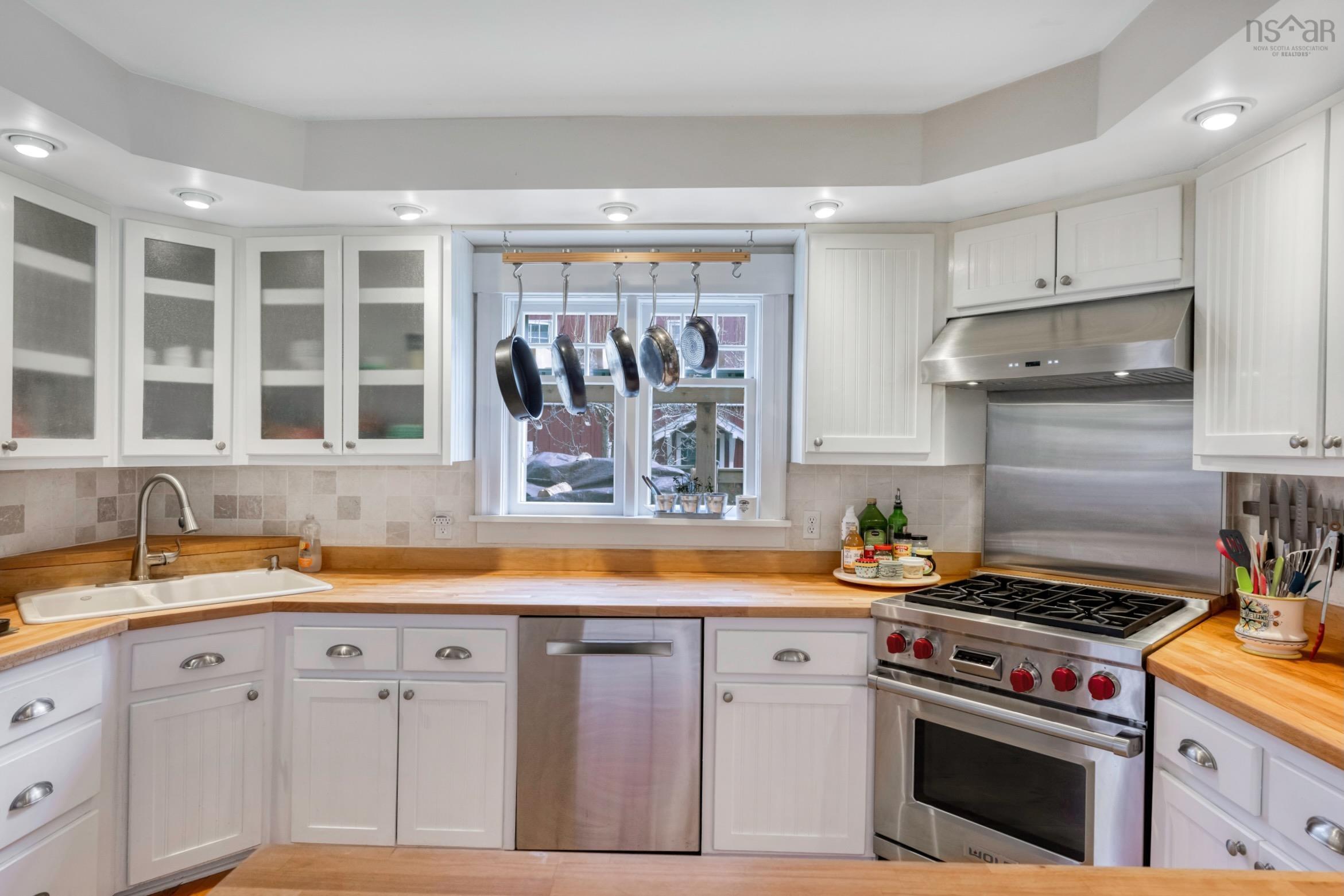 $679,000.00: 260 Main Street, Mahone Bay