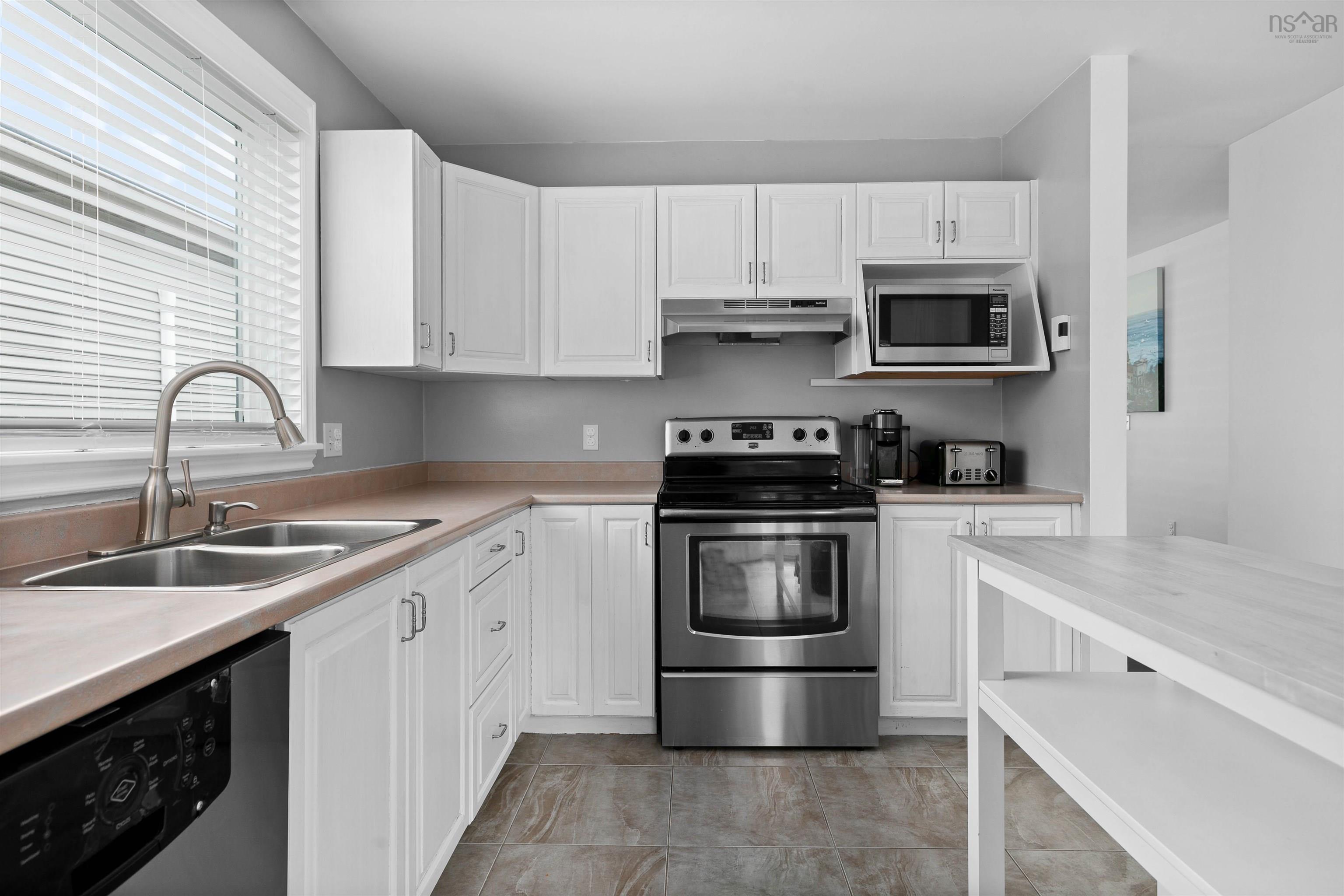 $699,900.00: 2 Clipper Court, Bedford