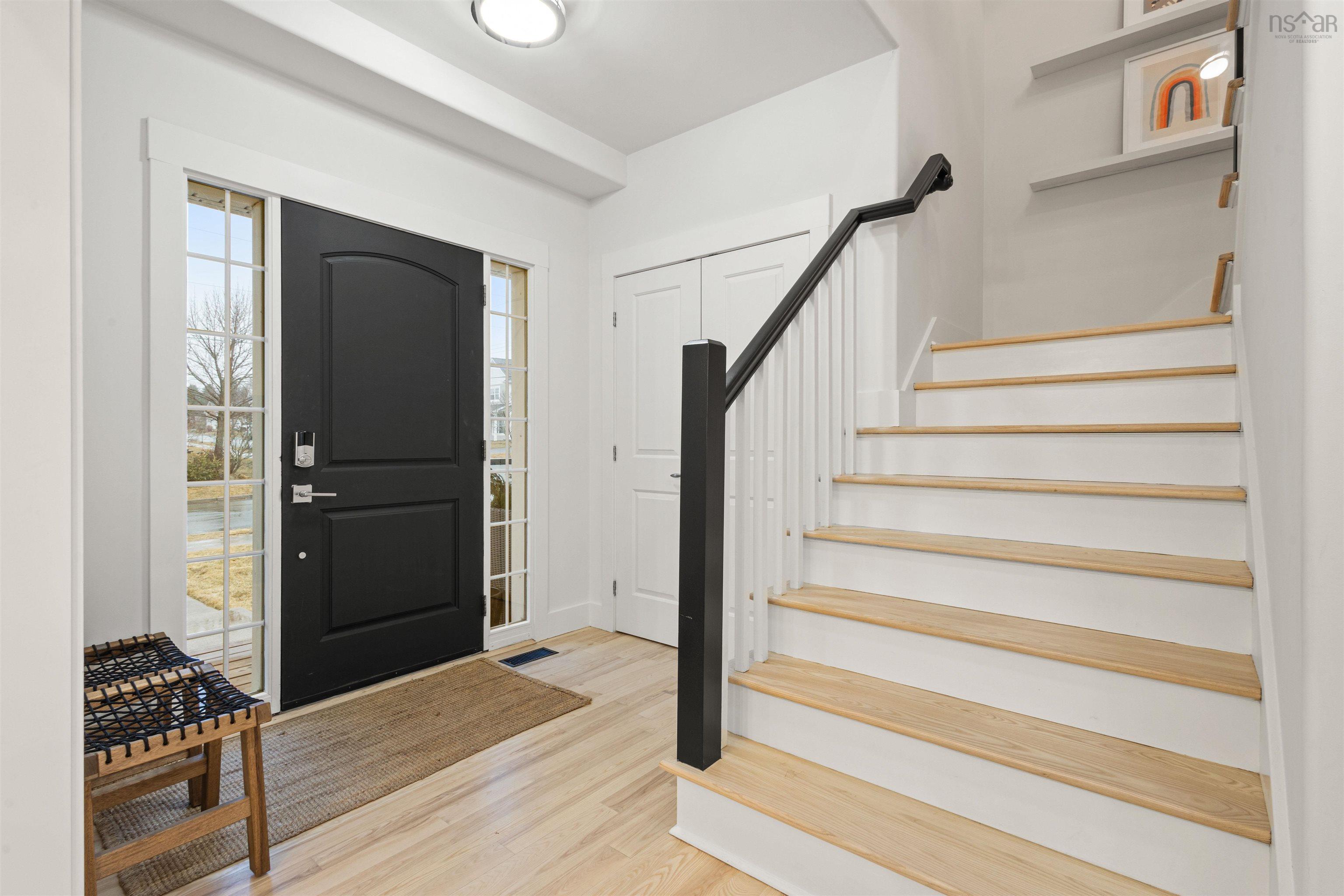 $1,089,000.00: 4 Rockpoint Court, Bedford