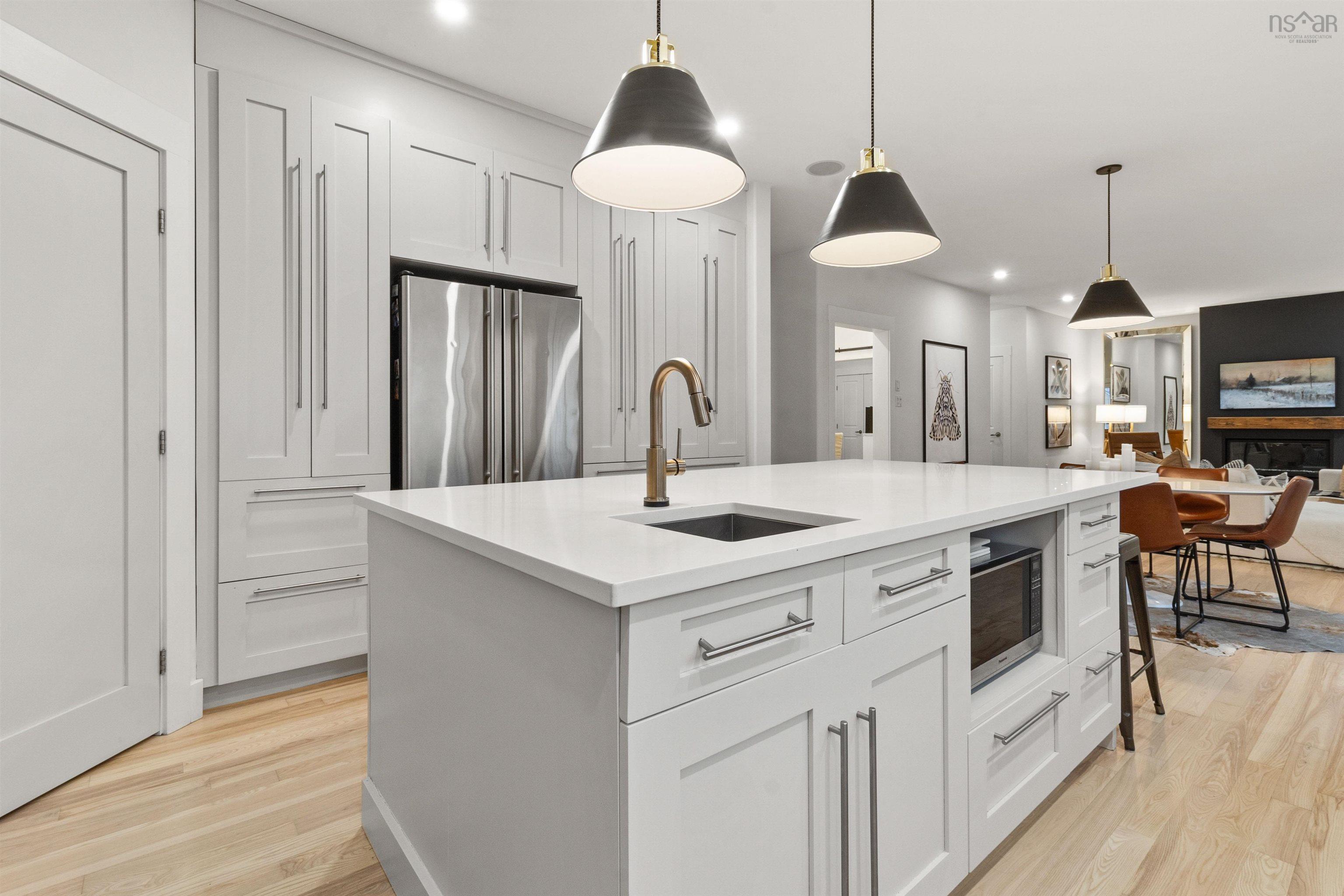 $1,089,000.00: 4 Rockpoint Court, Bedford