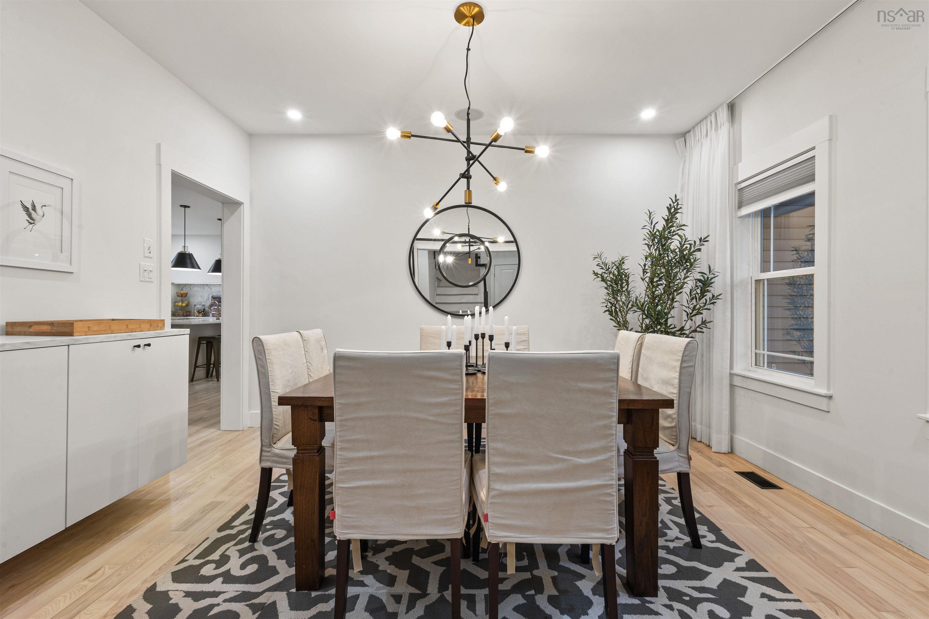 $1,089,000.00: 4 Rockpoint Court, Bedford