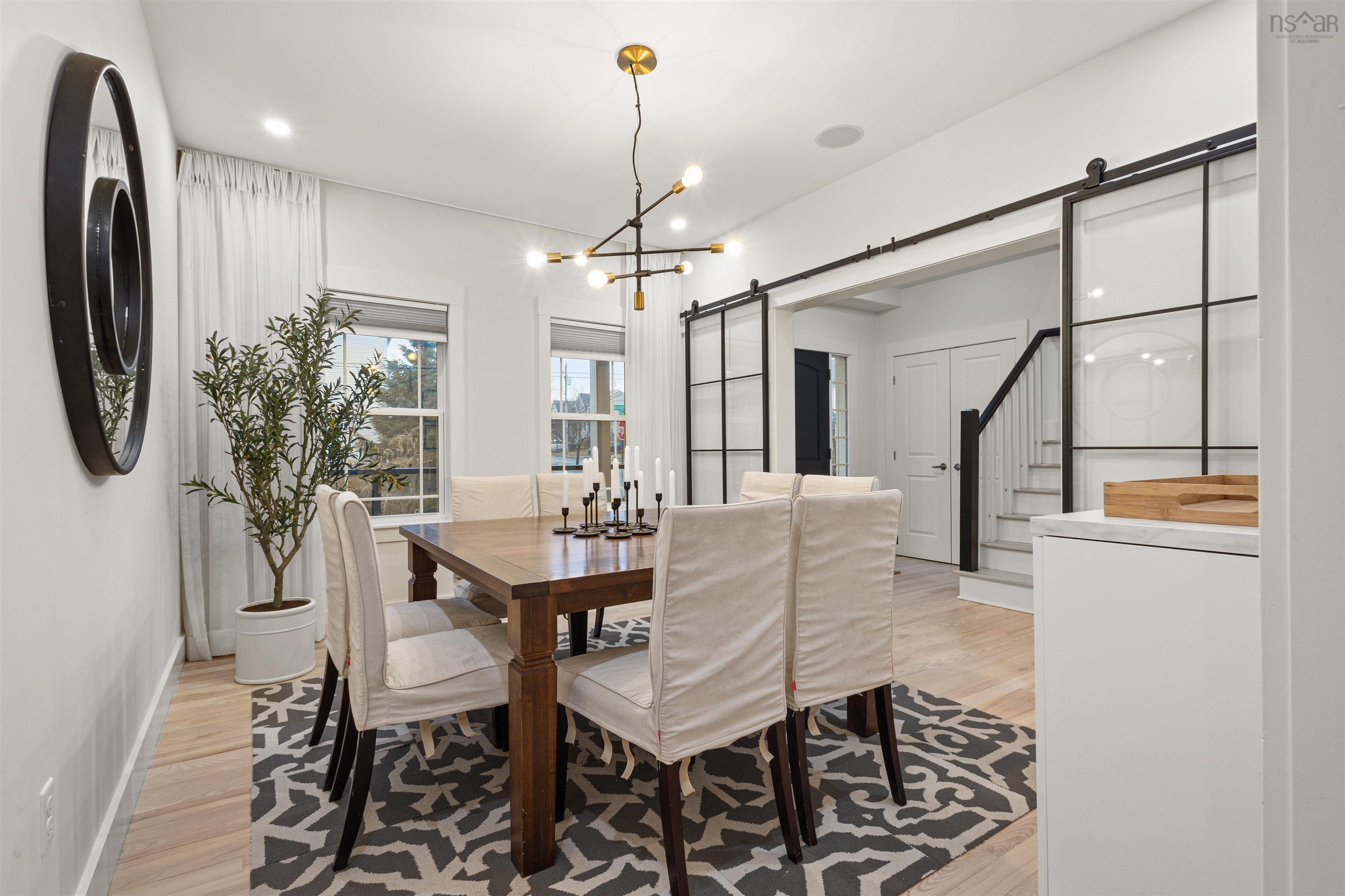 $1,089,000.00: 4 Rockpoint Court, Bedford