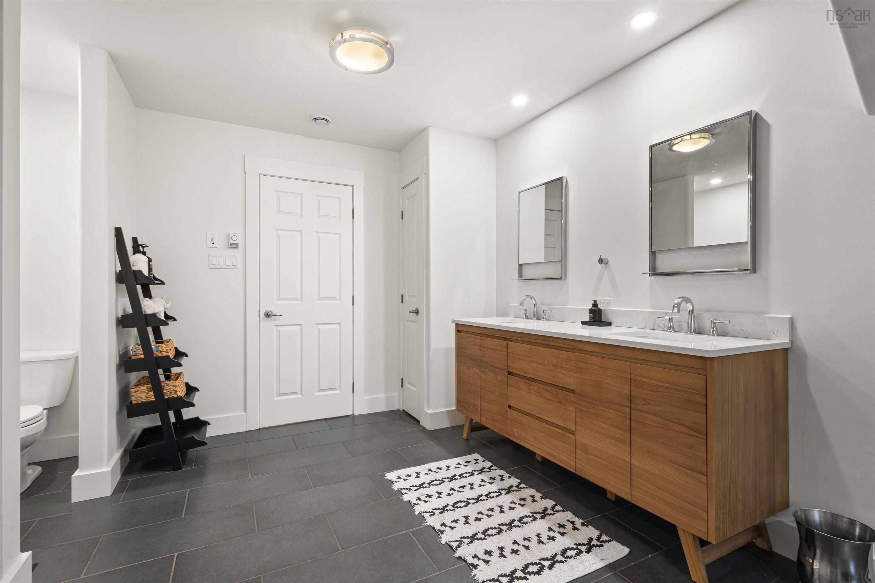 $1,089,000.00: 4 Rockpoint Court, Bedford