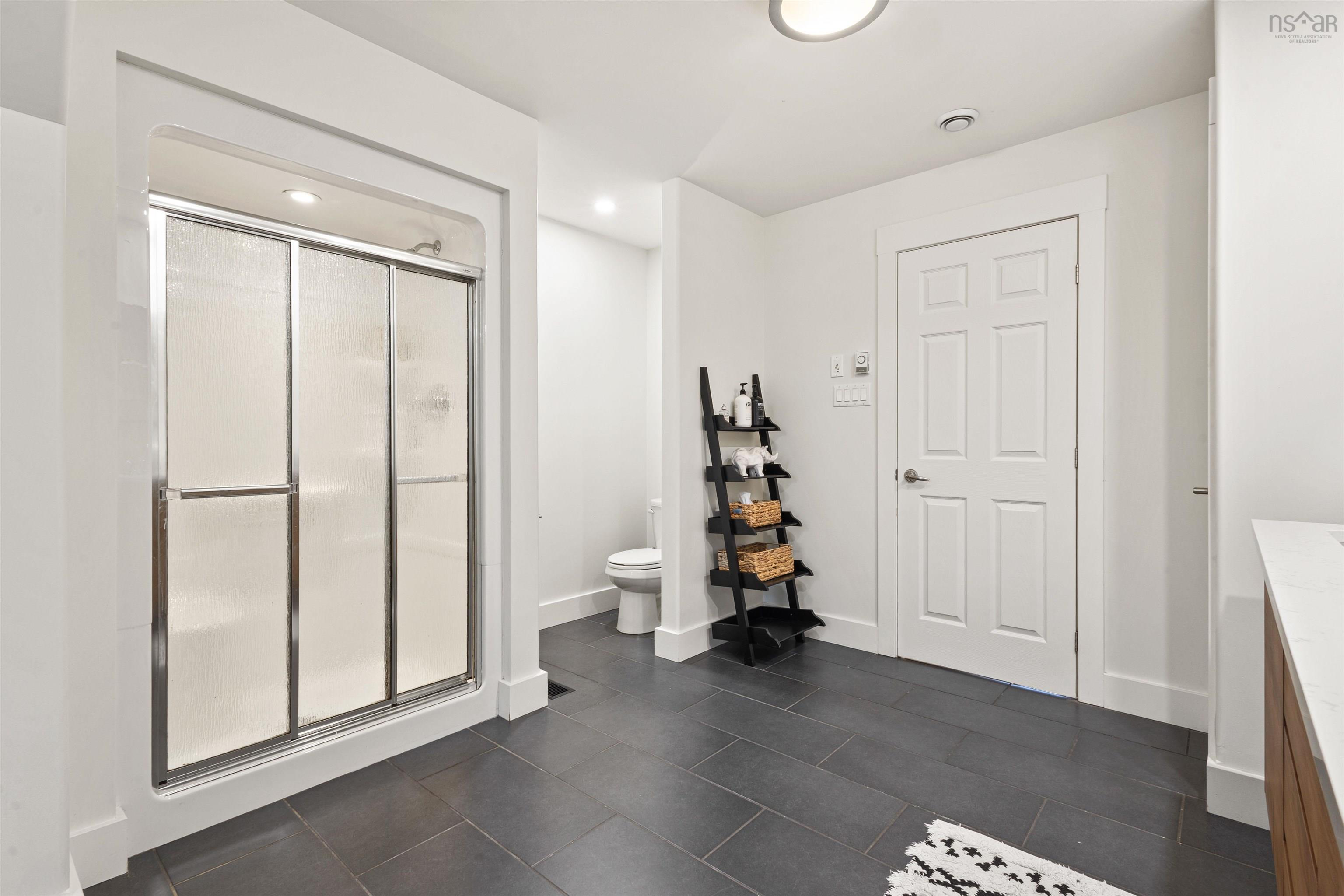 $1,089,000.00: 4 Rockpoint Court, Bedford
