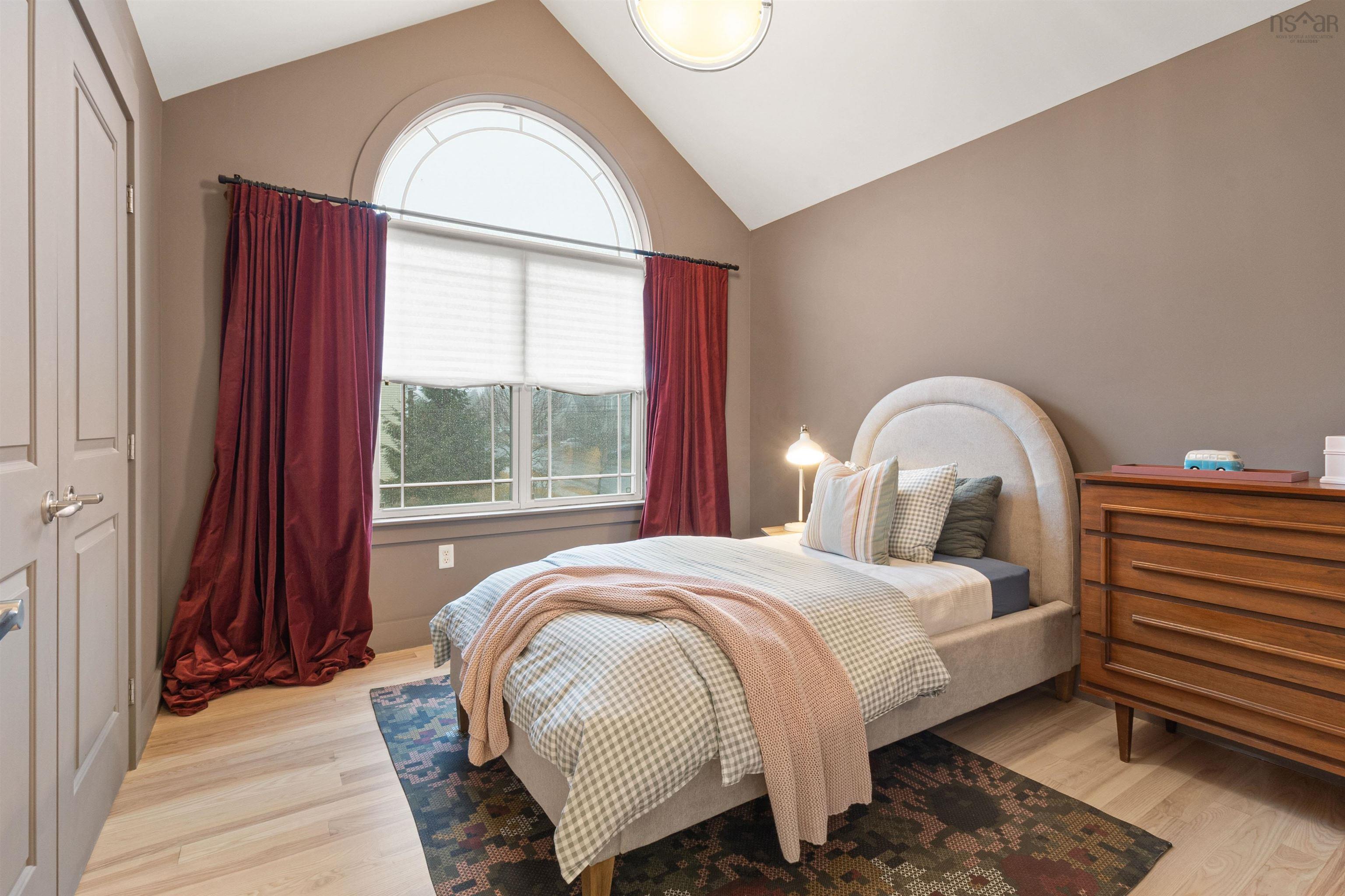 $1,089,000.00: 4 Rockpoint Court, Bedford