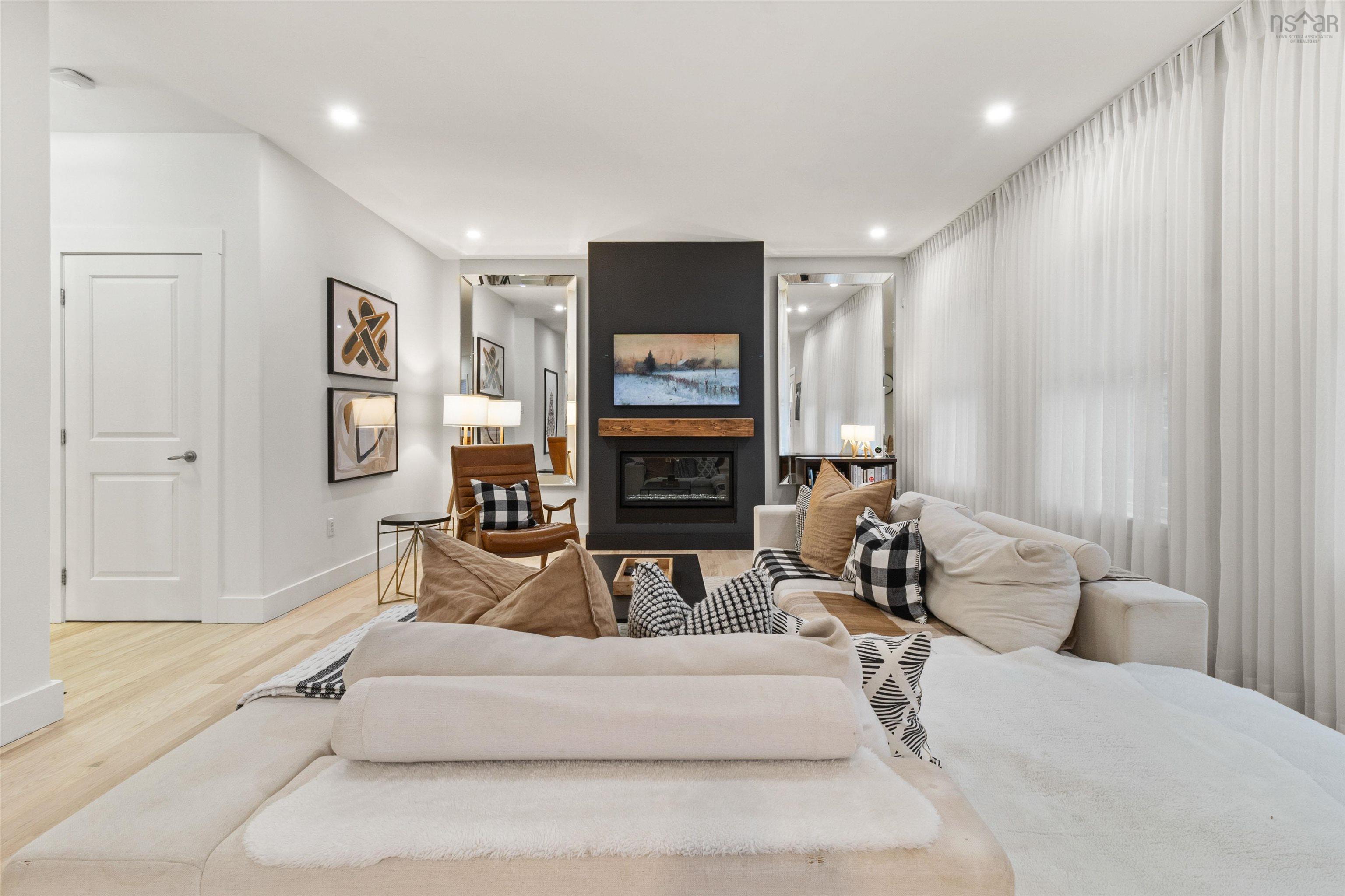 $1,089,000.00: 4 Rockpoint Court, Bedford