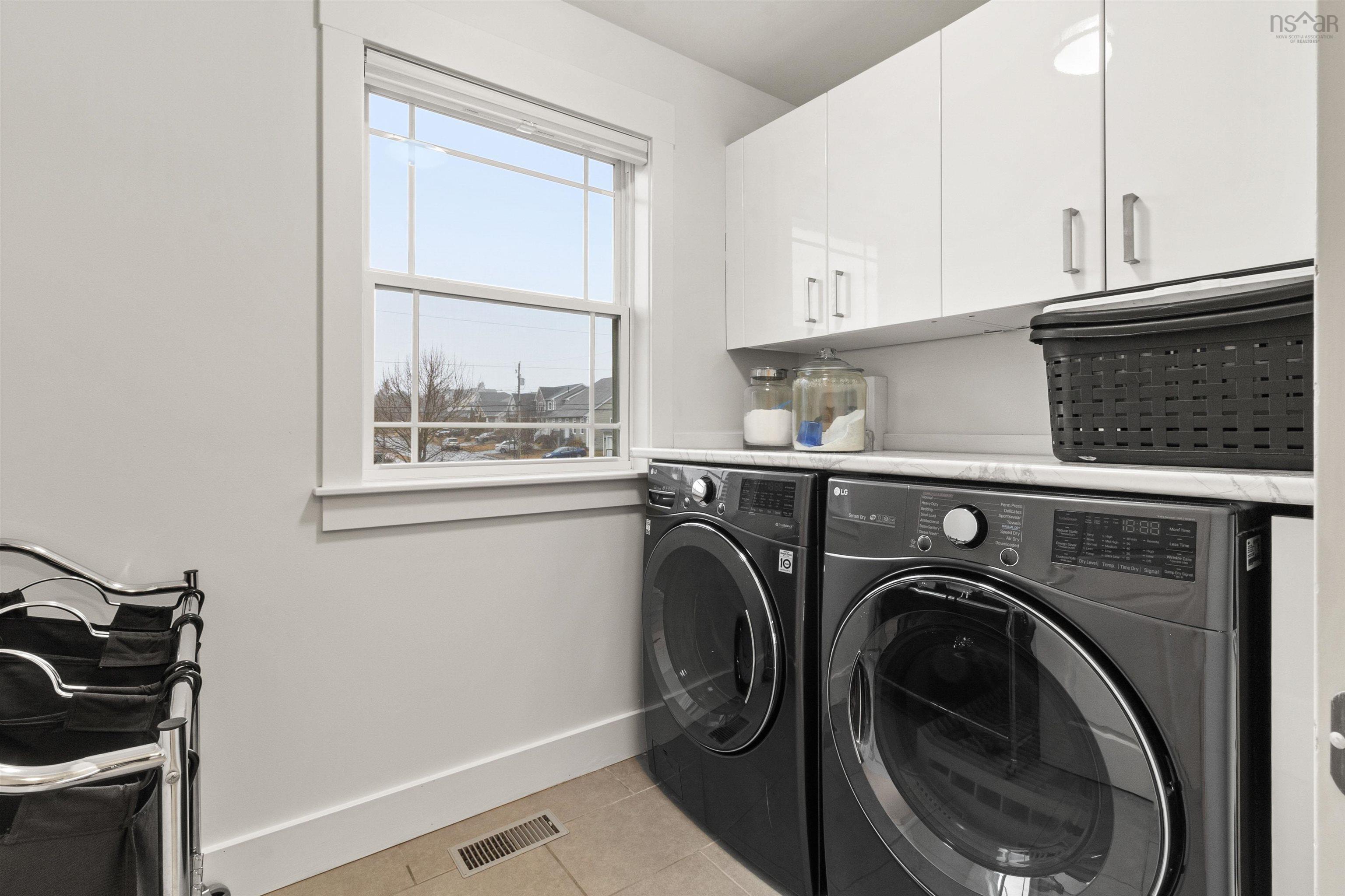 $1,089,000.00: 4 Rockpoint Court, Bedford