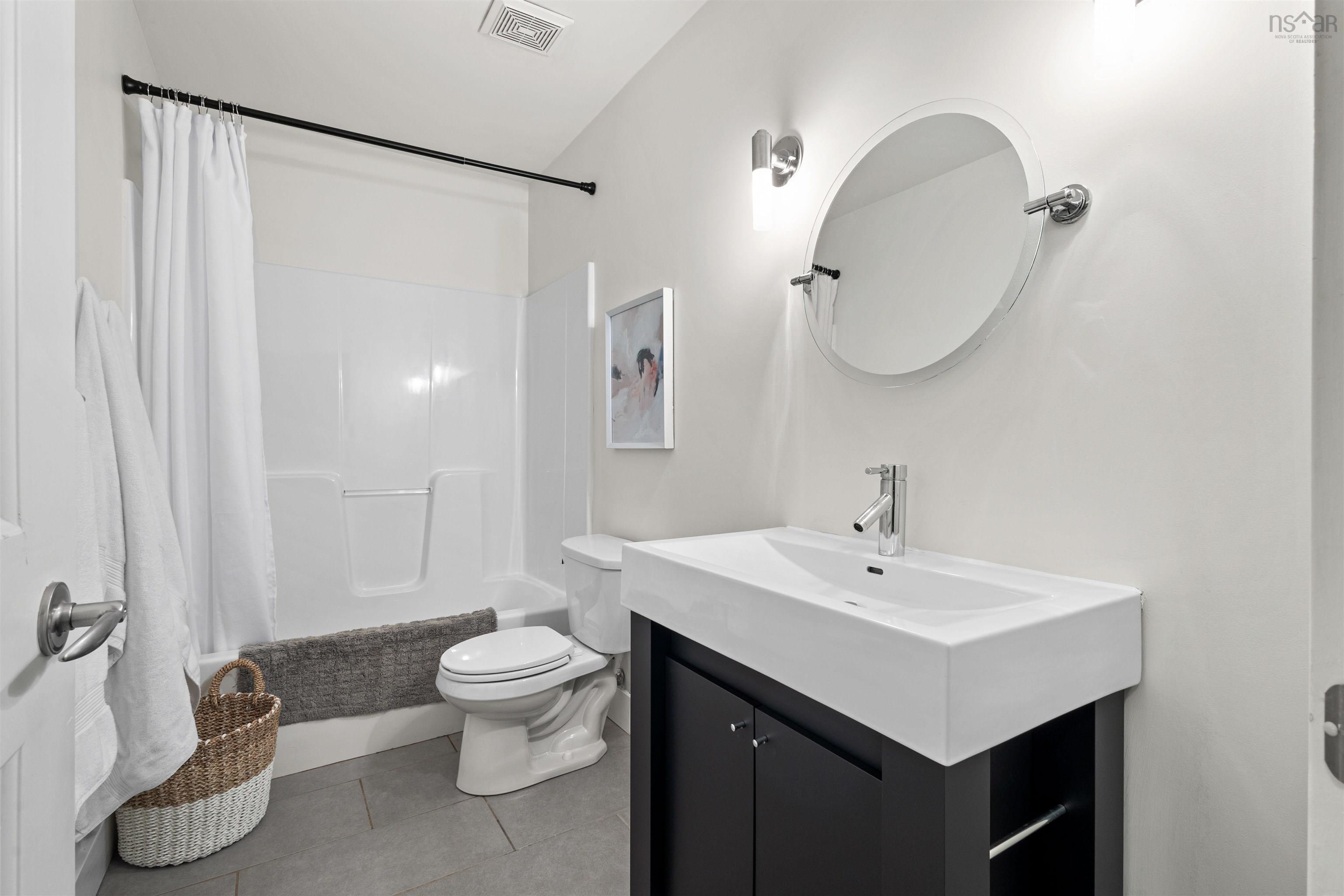 $1,089,000.00: 4 Rockpoint Court, Bedford