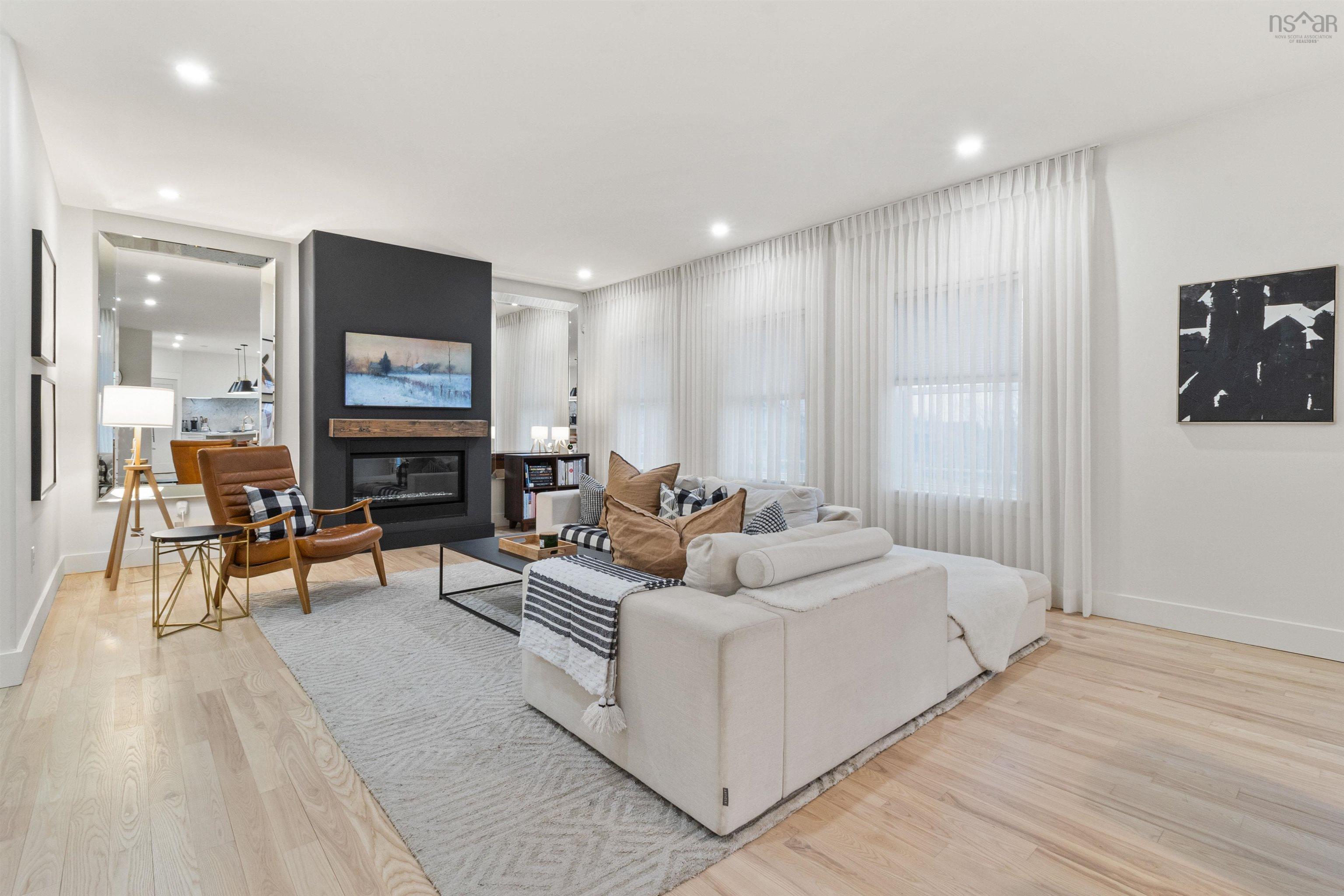 $1,089,000.00: 4 Rockpoint Court, Bedford