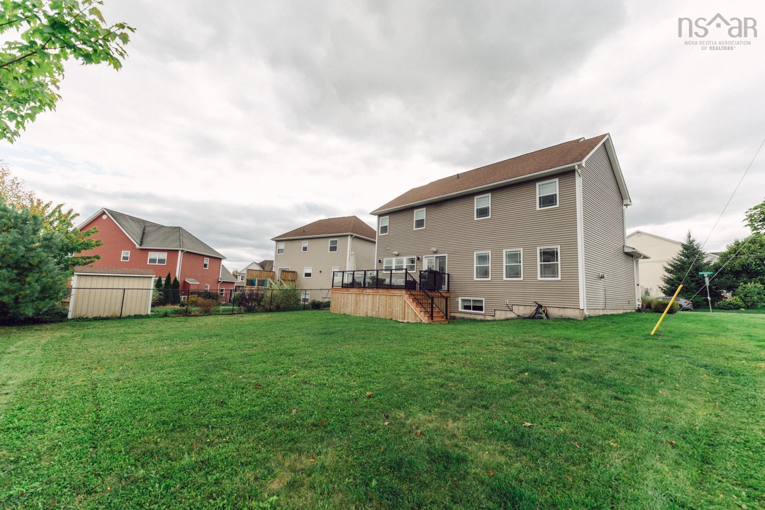 $1,089,000.00: 4 Rockpoint Court, Bedford