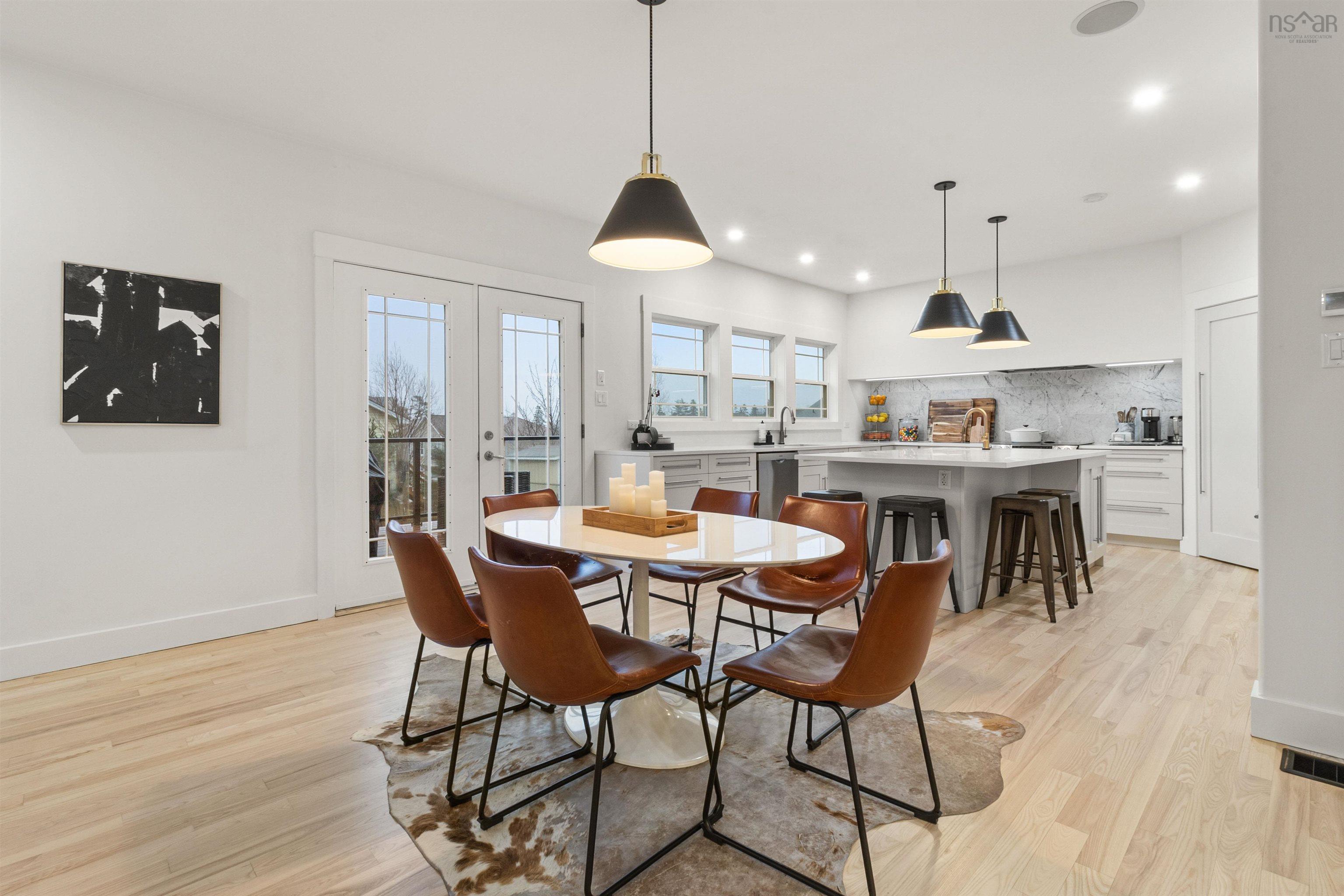 $1,089,000.00: 4 Rockpoint Court, Bedford
