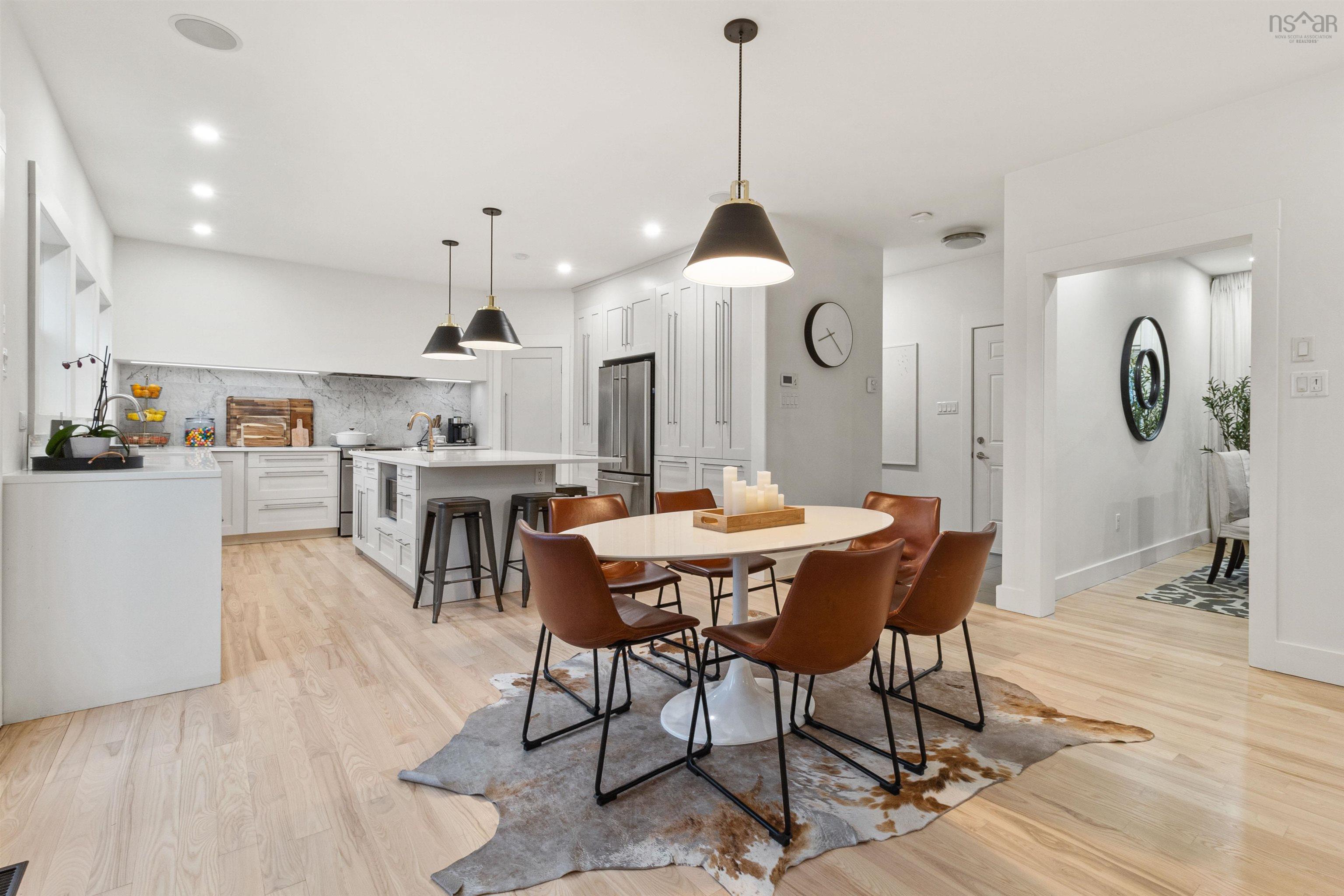 $1,089,000.00: 4 Rockpoint Court, Bedford