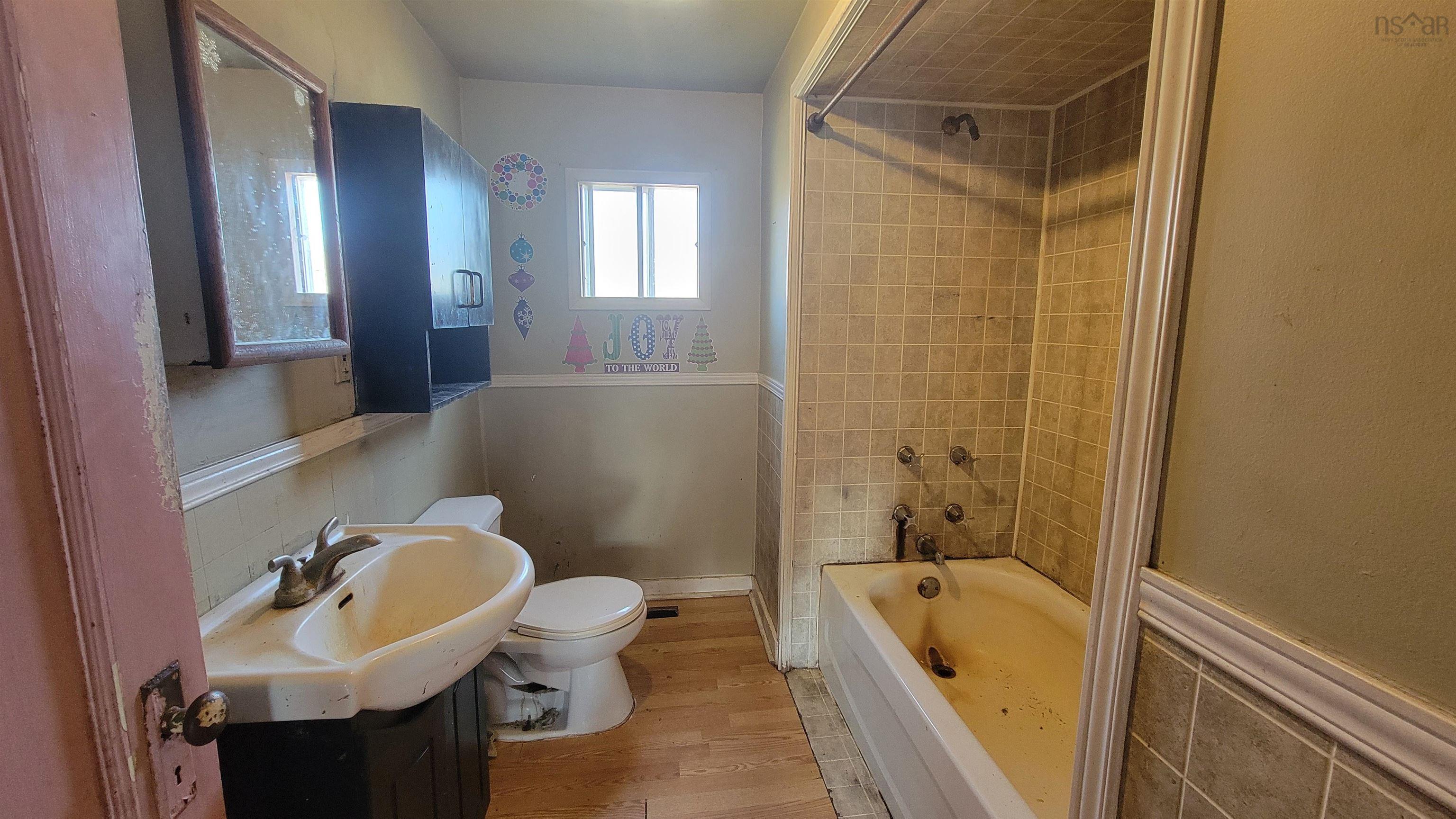 $54,900.00: 994 Highway 335, West Pubnico