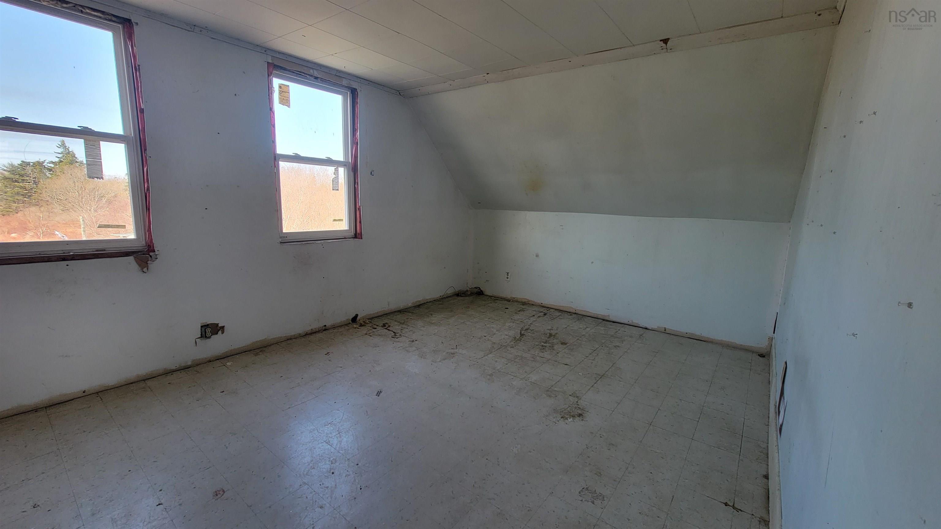 $54,900.00: 994 Highway 335, West Pubnico