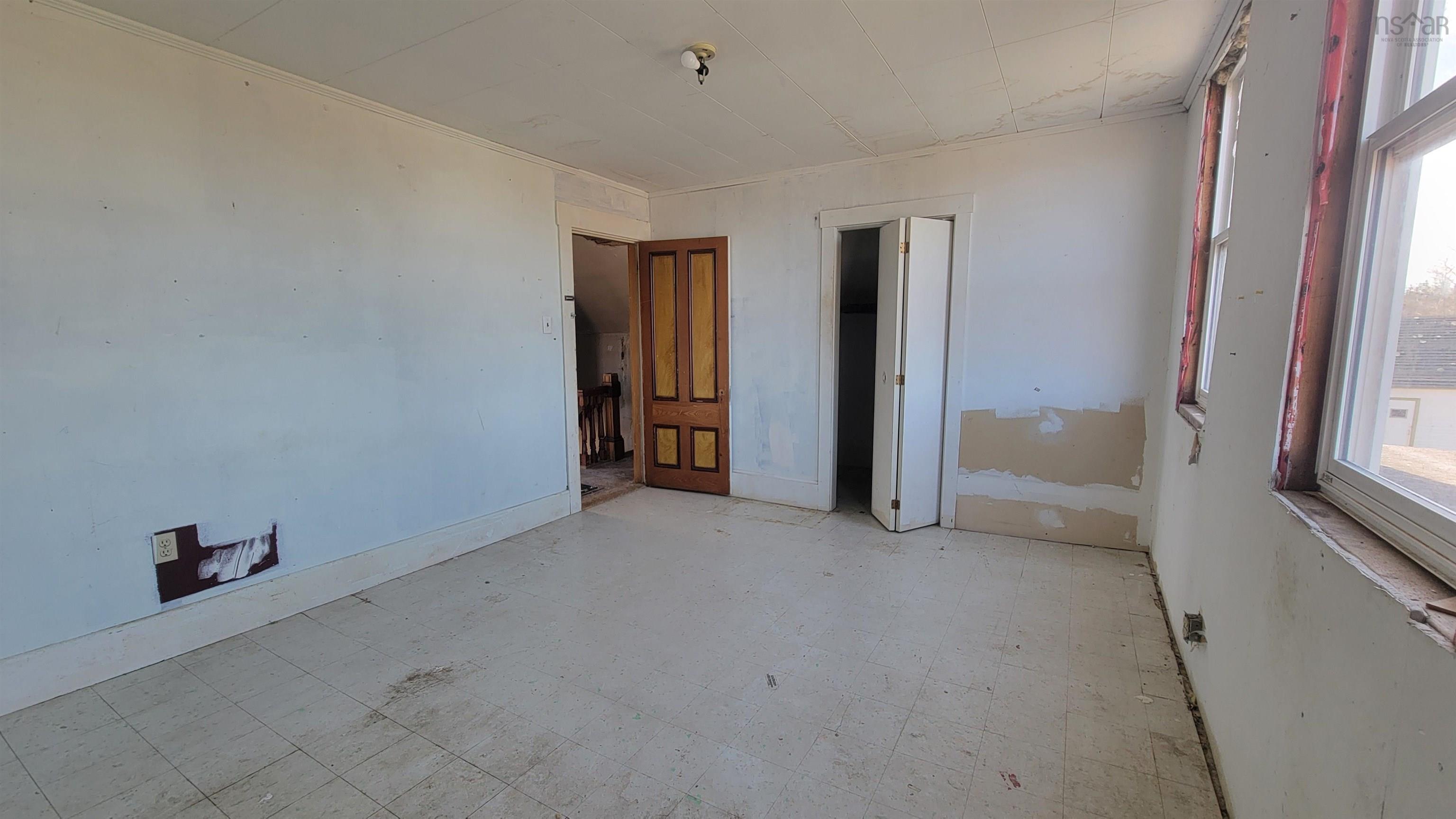 $54,900.00: 994 Highway 335, West Pubnico