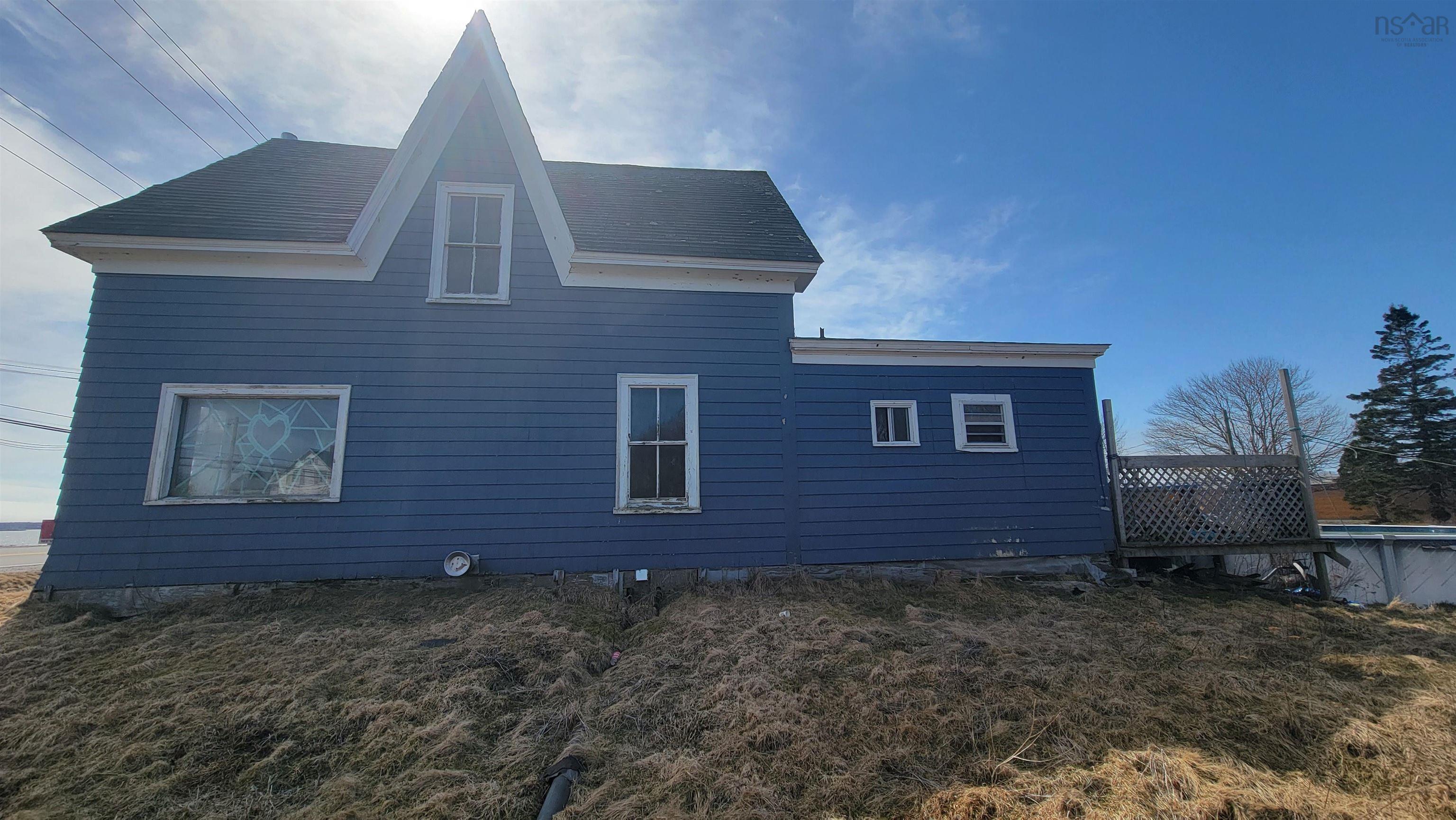 $54,900.00: 994 Highway 335, West Pubnico