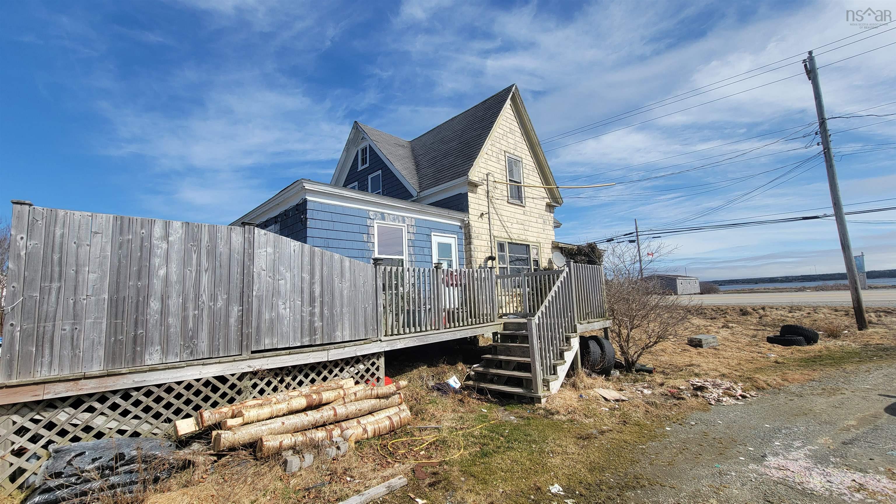 $54,900.00: 994 Highway 335, West Pubnico