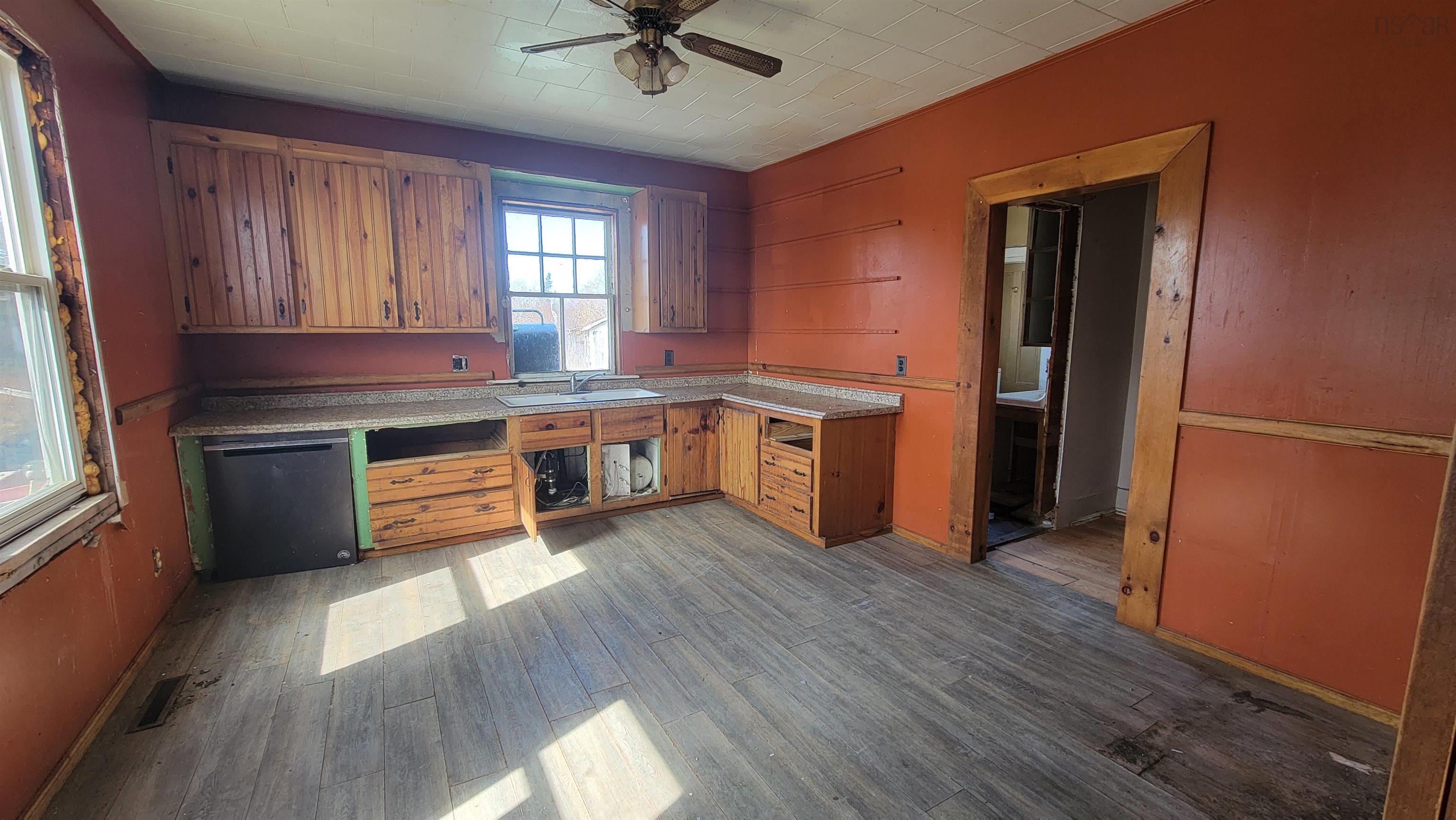 $54,900.00: 994 Highway 335, West Pubnico