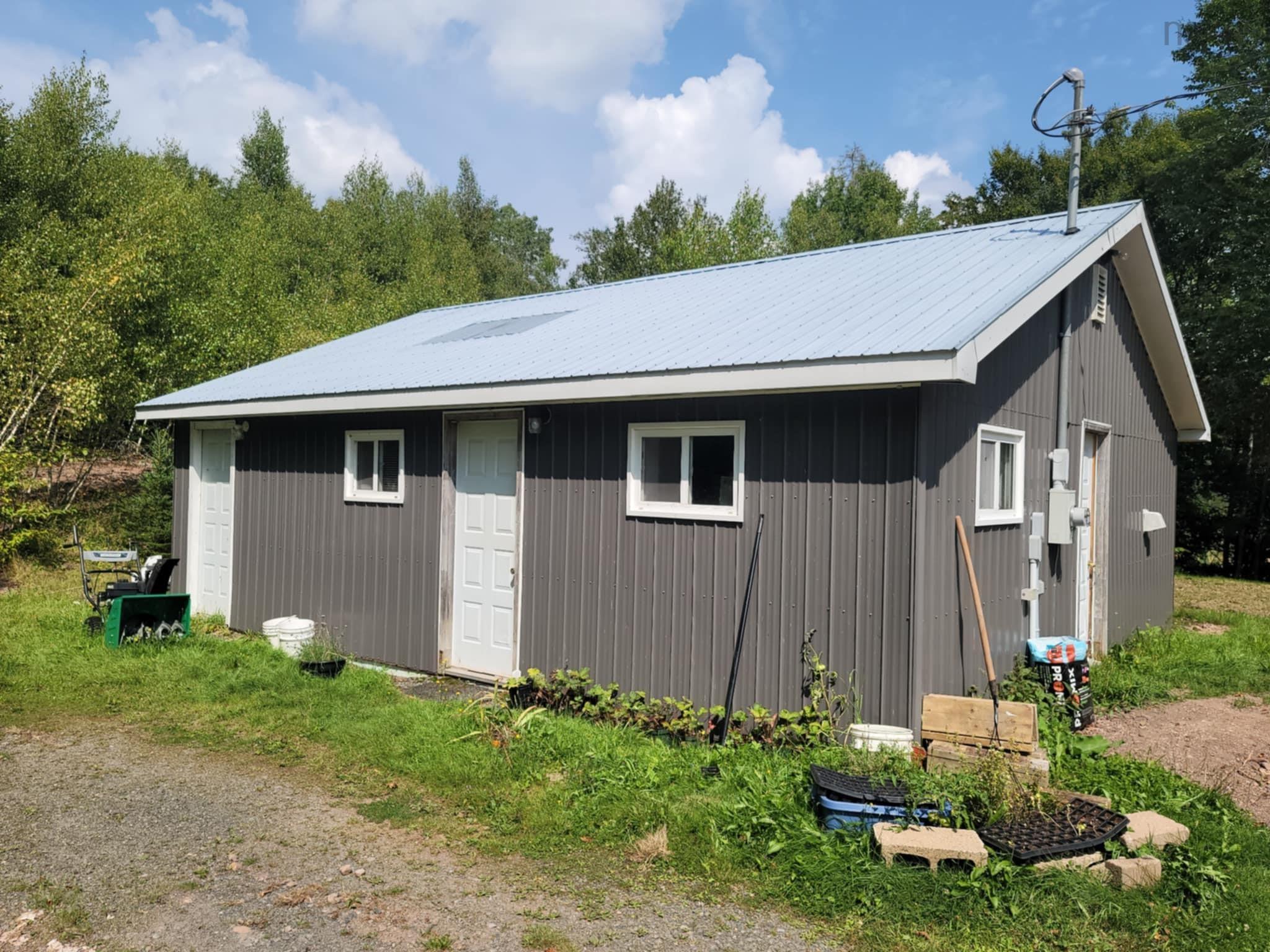 $199,900.00: 863 326 Highway, Earltown