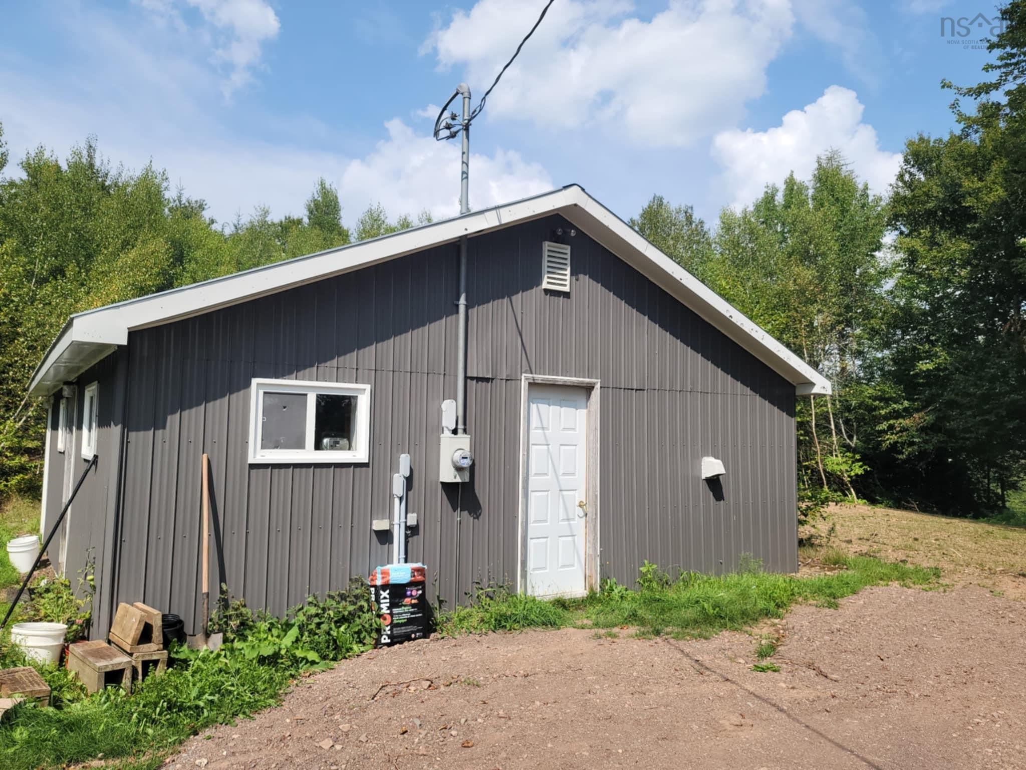 $199,900.00: 863 326 Highway, Earltown