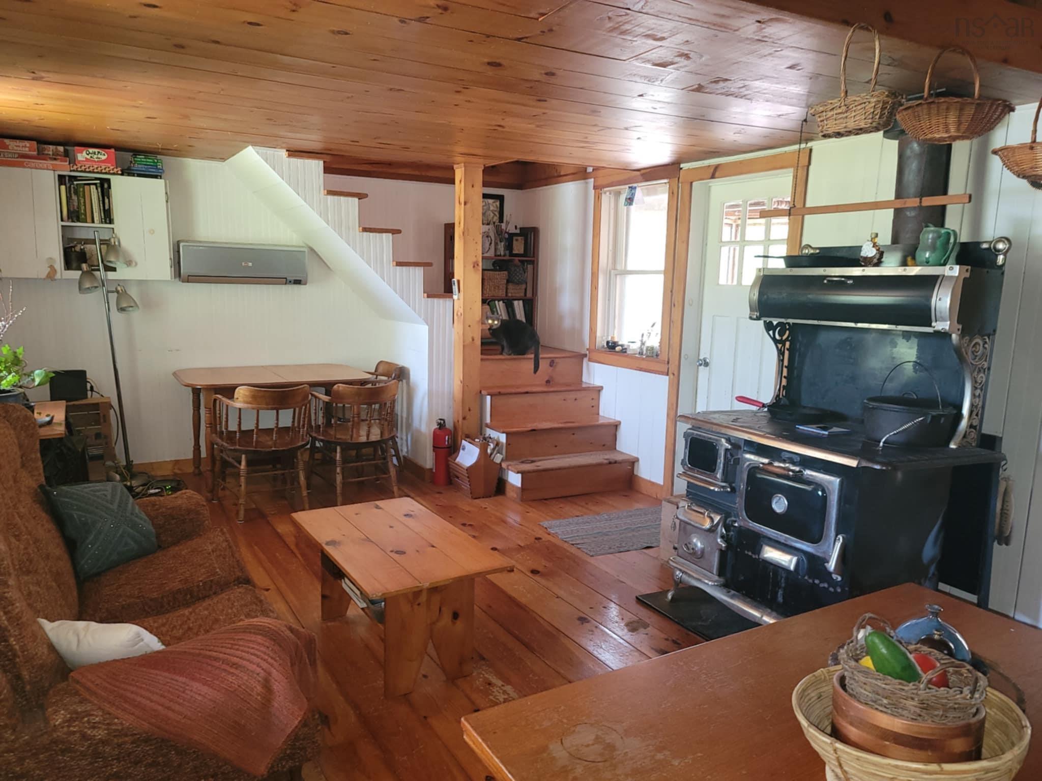 $199,900.00: 863 326 Highway, Earltown