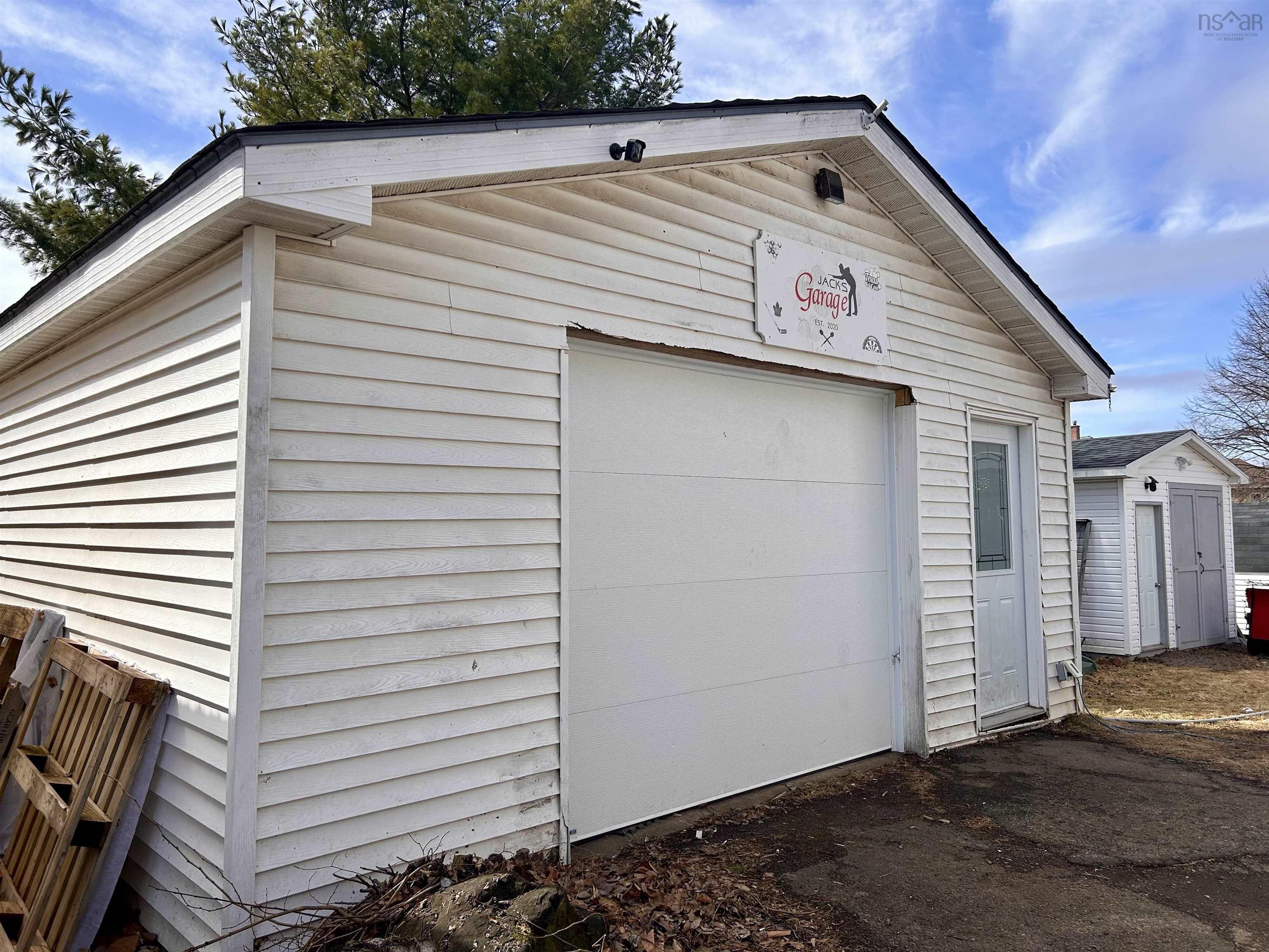 $279,900.00: 6 Haliburton Street, Amherst