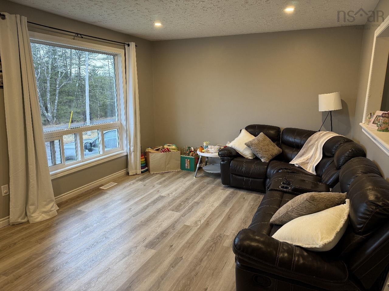 $349,900.00: 19 Whispering Pines Lane, Pine Grove