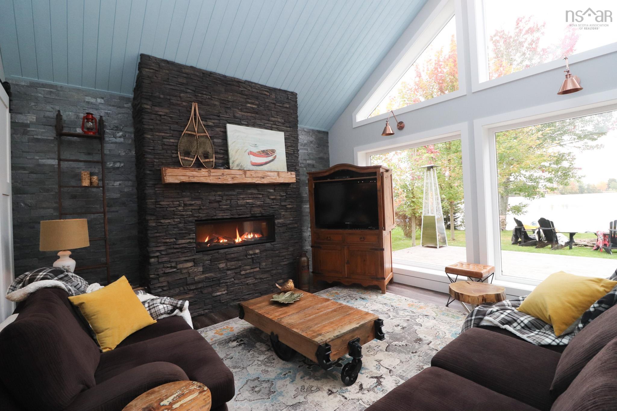 $929,000.00: 100 LAKE SHORE Drive, Great Village
