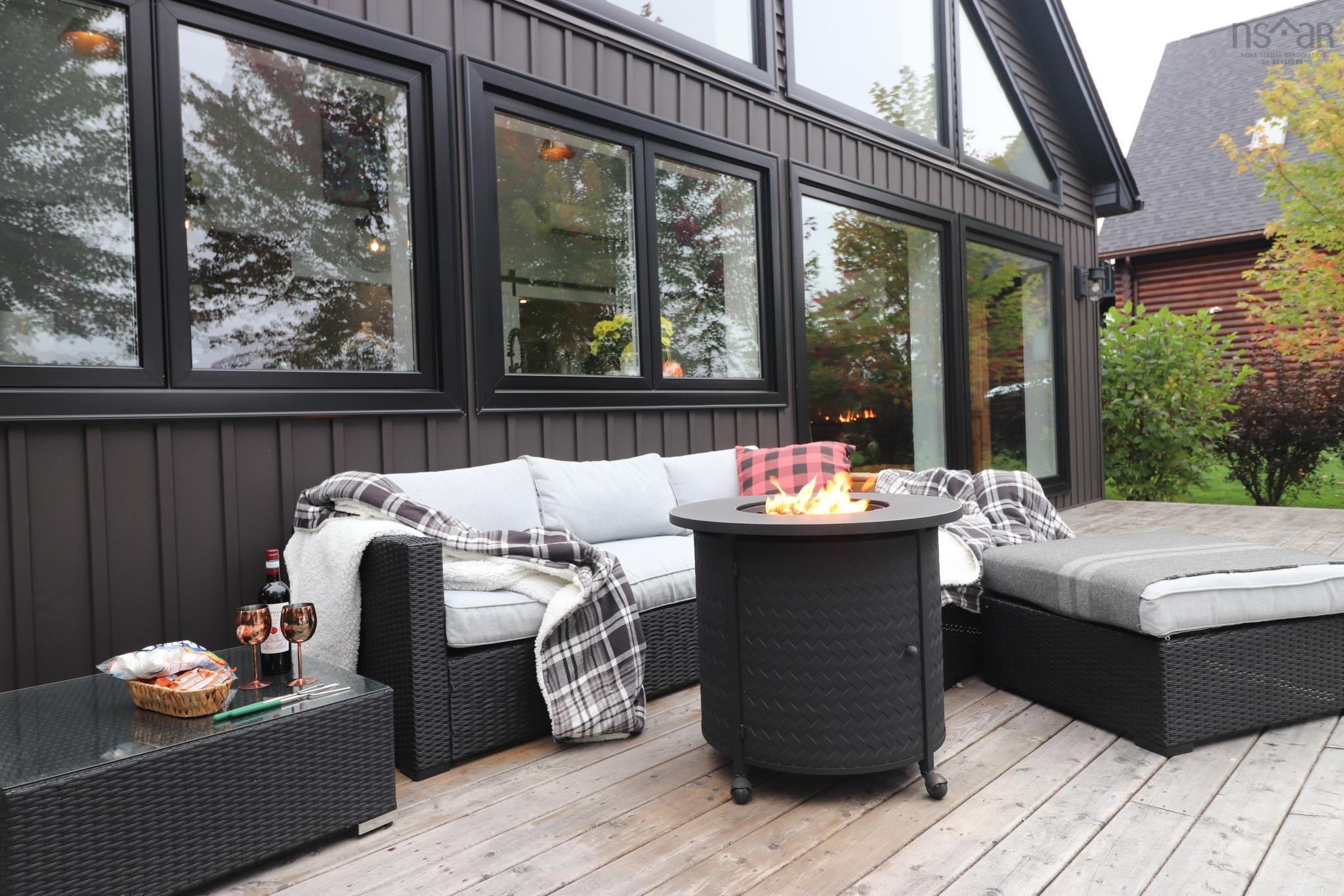 $929,000.00: 100 LAKE SHORE Drive, Great Village