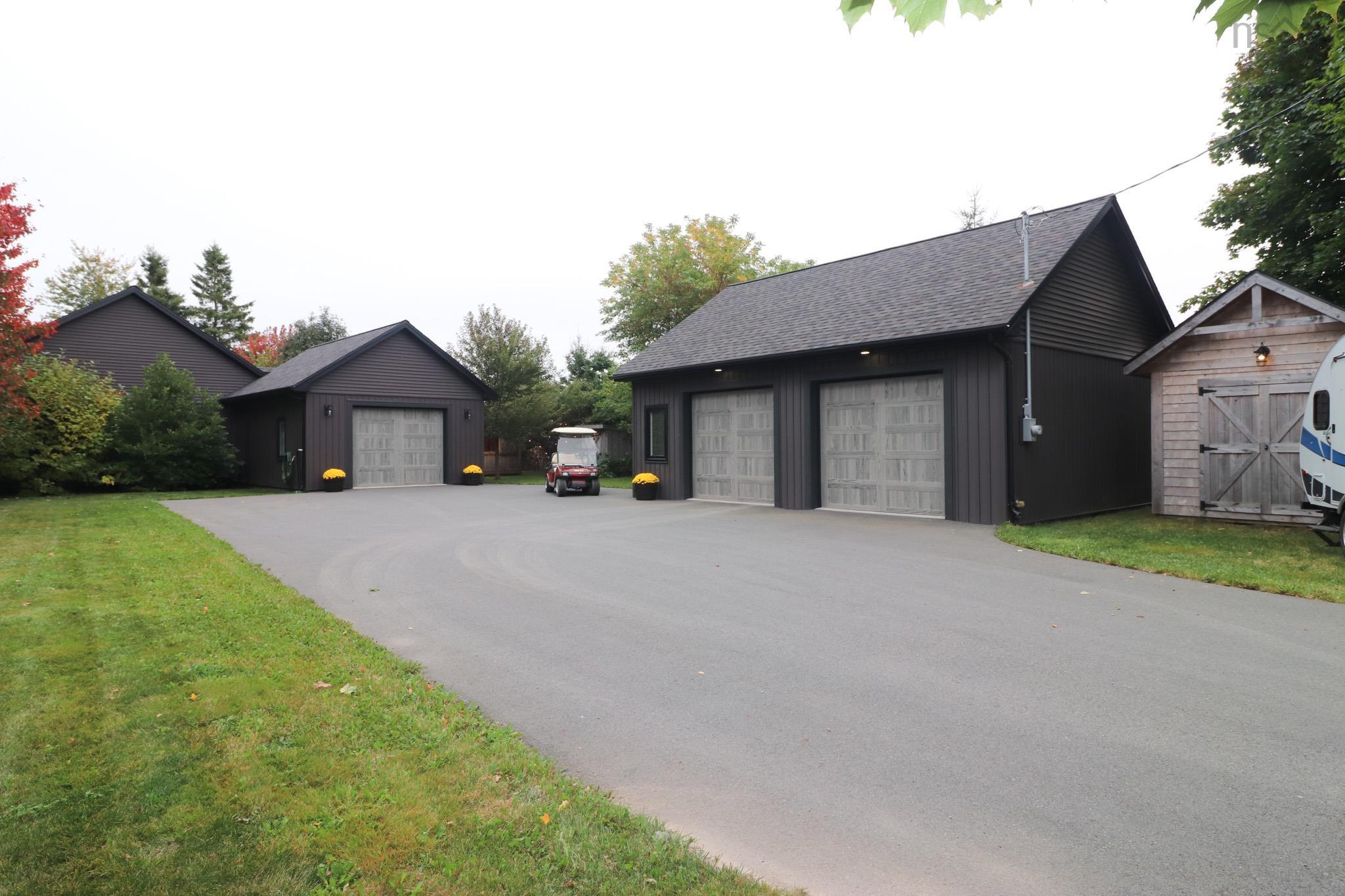 $929,000.00: 100 LAKE SHORE Drive, Great Village