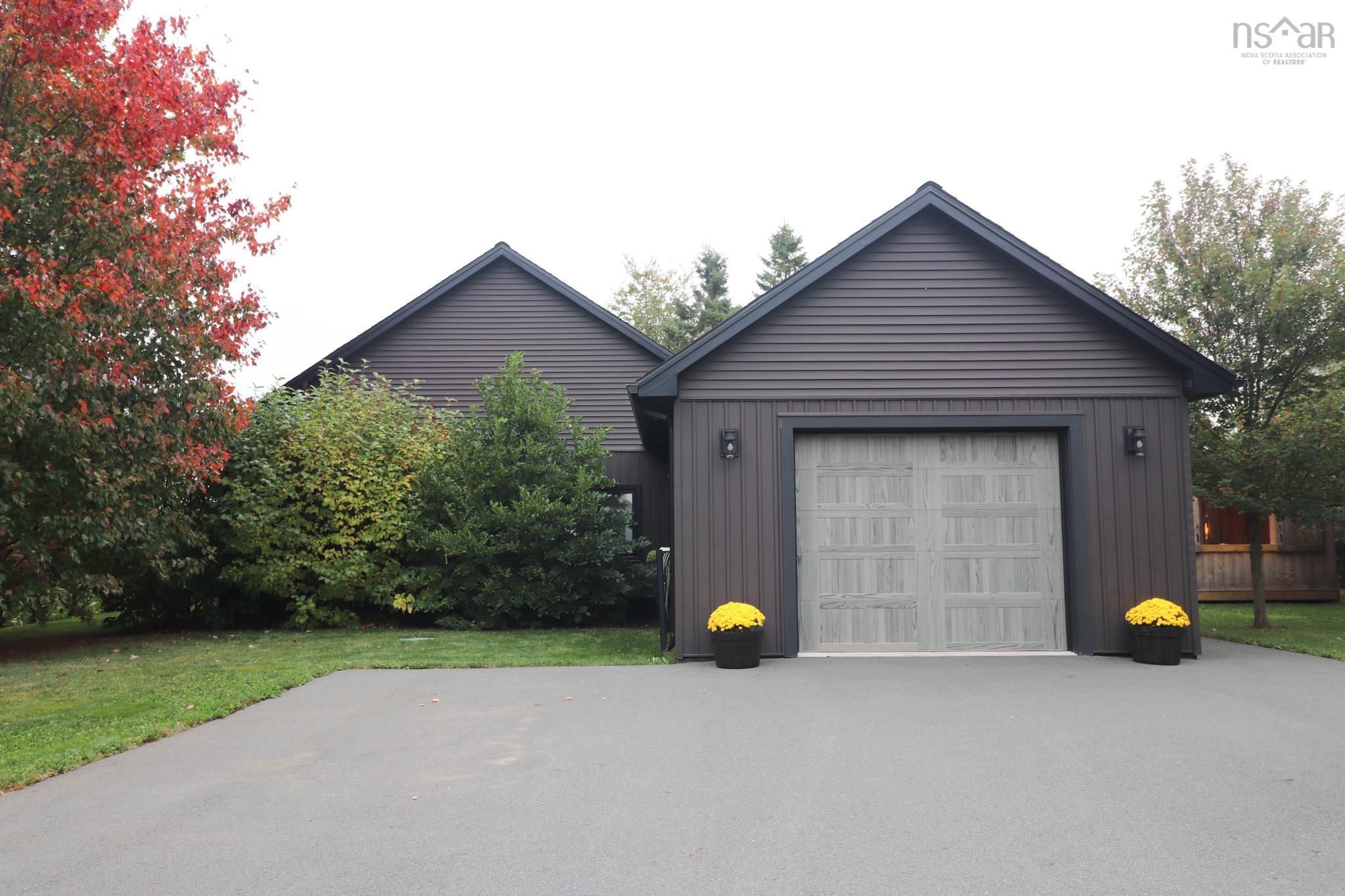 $929,000.00: 100 LAKE SHORE Drive, Great Village