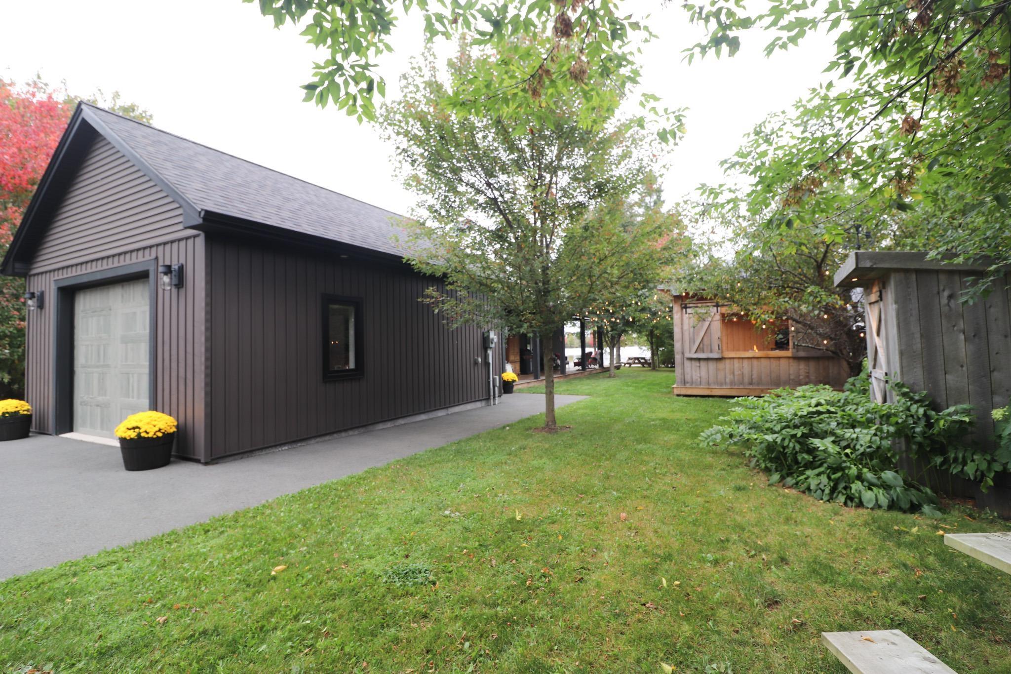 $929,000.00: 100 LAKE SHORE Drive, Great Village