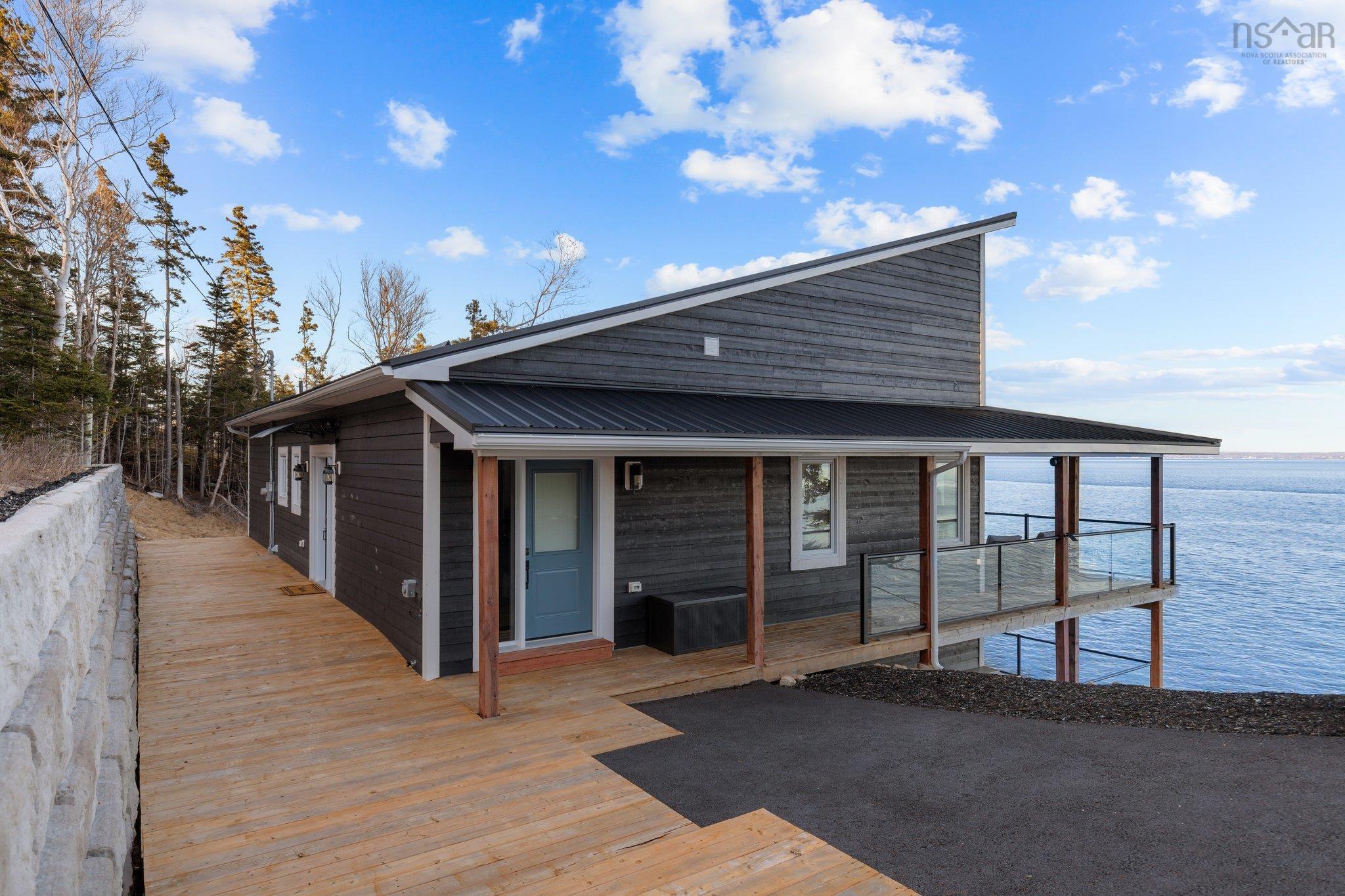 $1,299,000.00: 1907 329 Highway, The Lodge