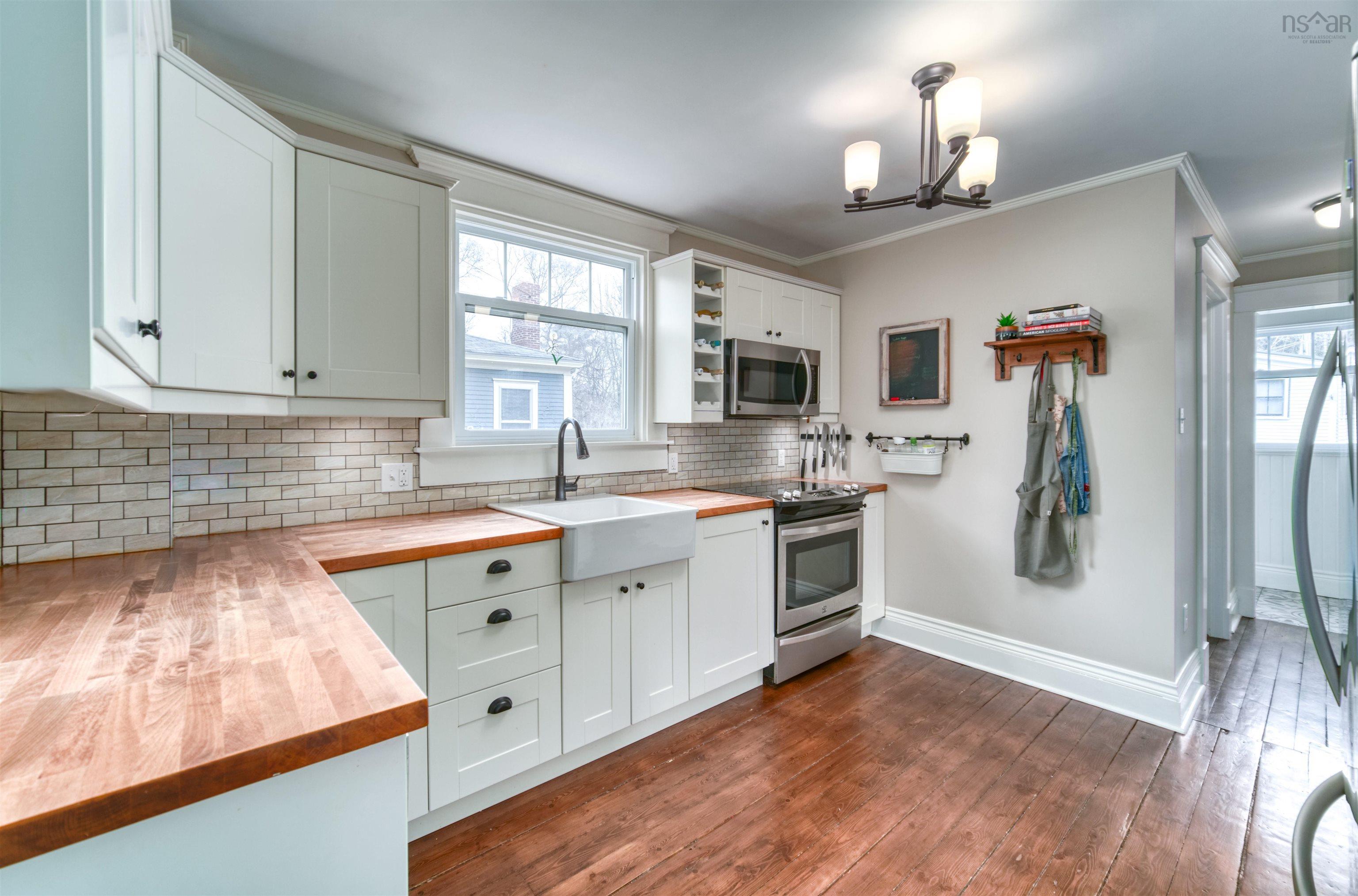 $798,000.00: 394 Main Street, Mahone Bay