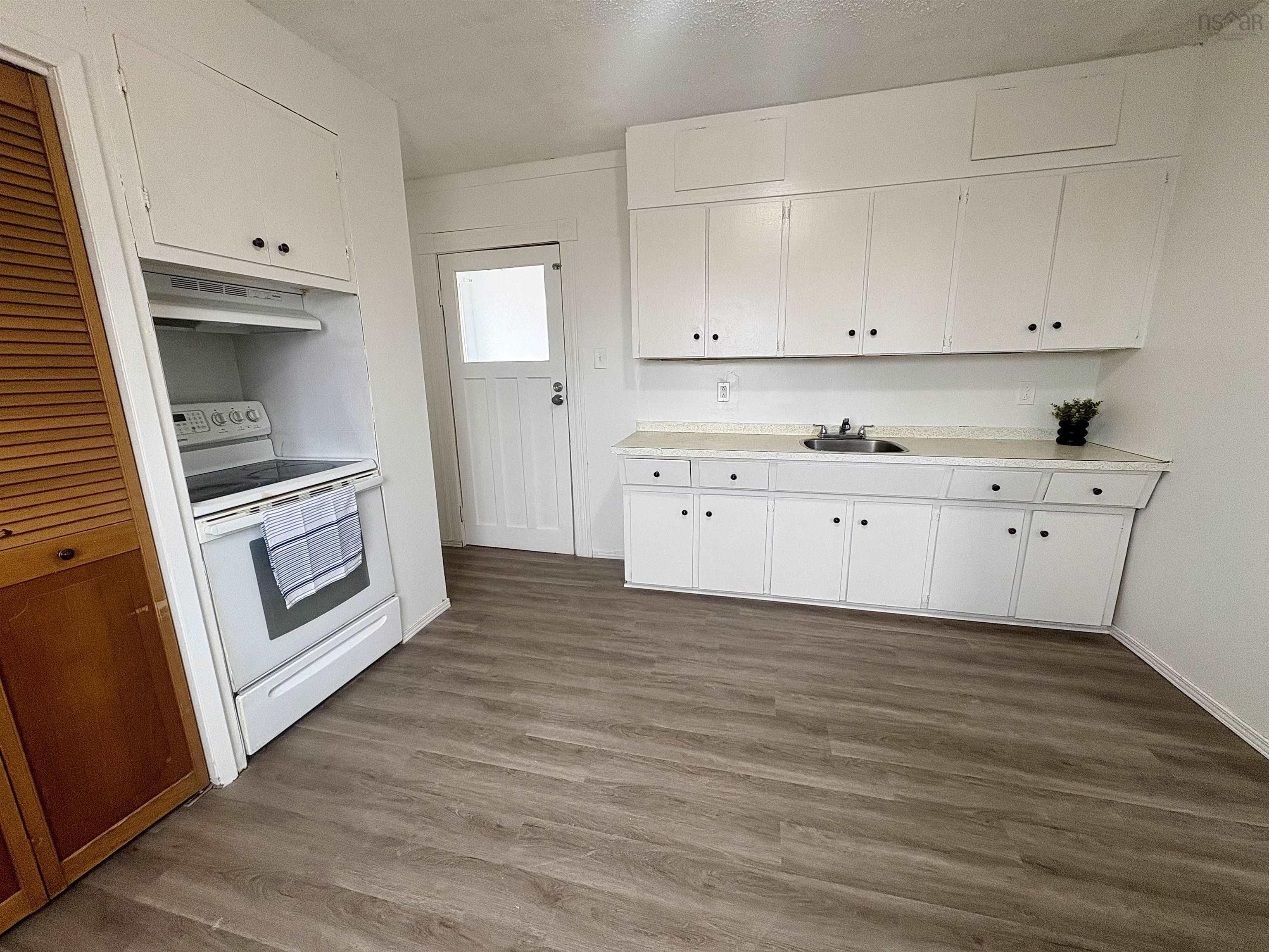 $185,000.00: 818 Donkin Highway, Donkin