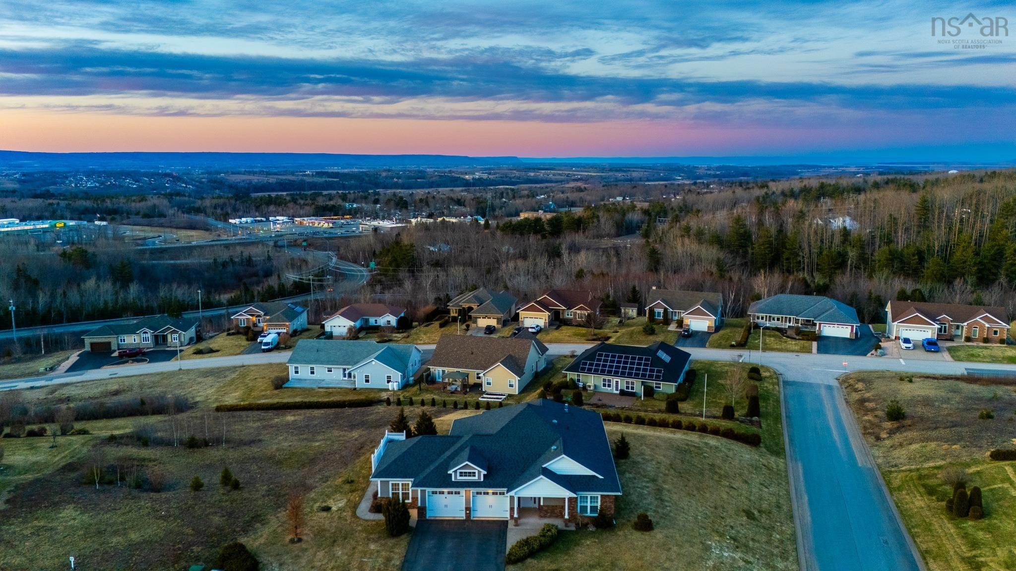 $689,900.00: 6 Finch Court, Canaan