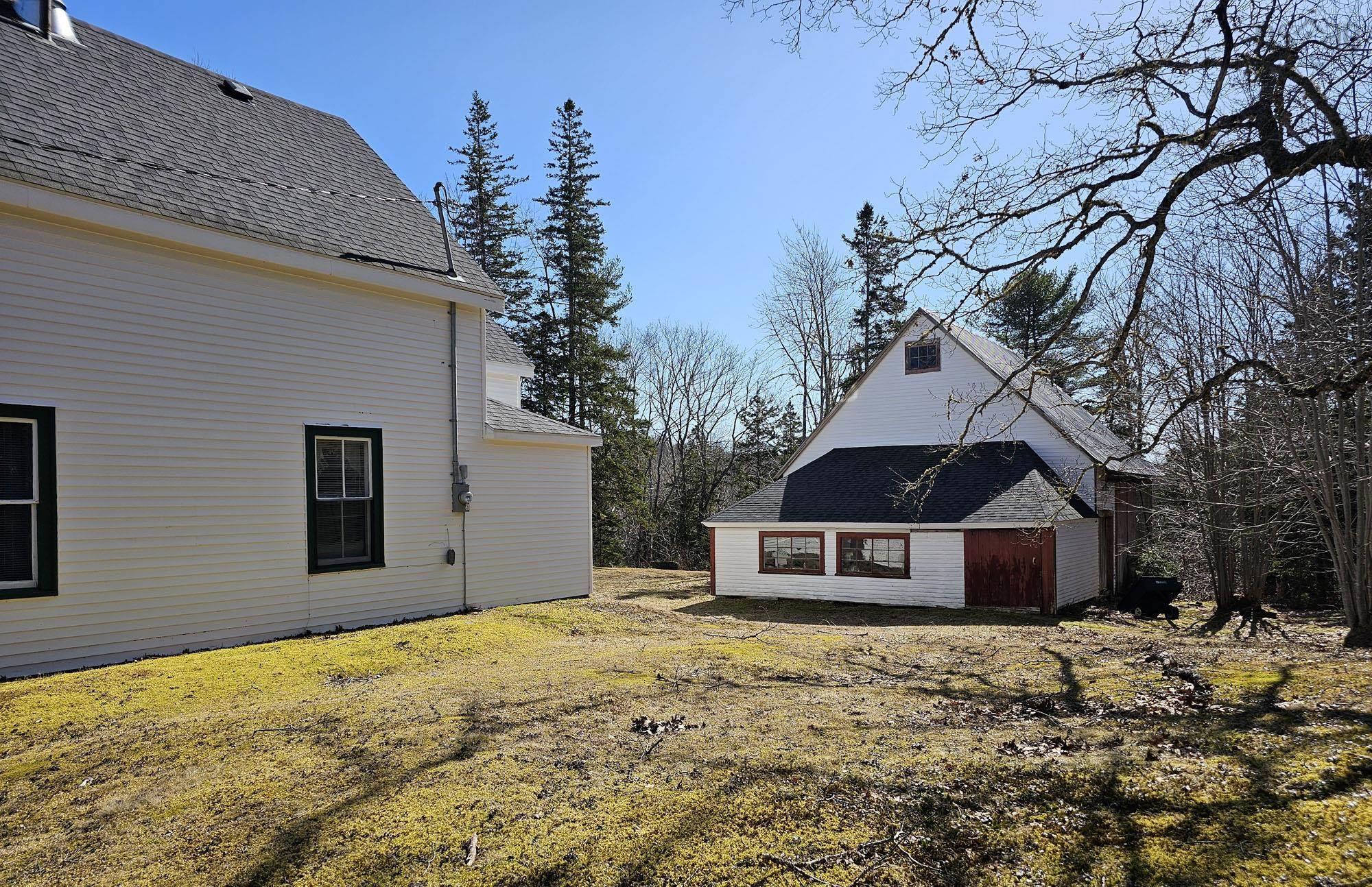 $325,000.00: 7719 Highway 8, Graywood