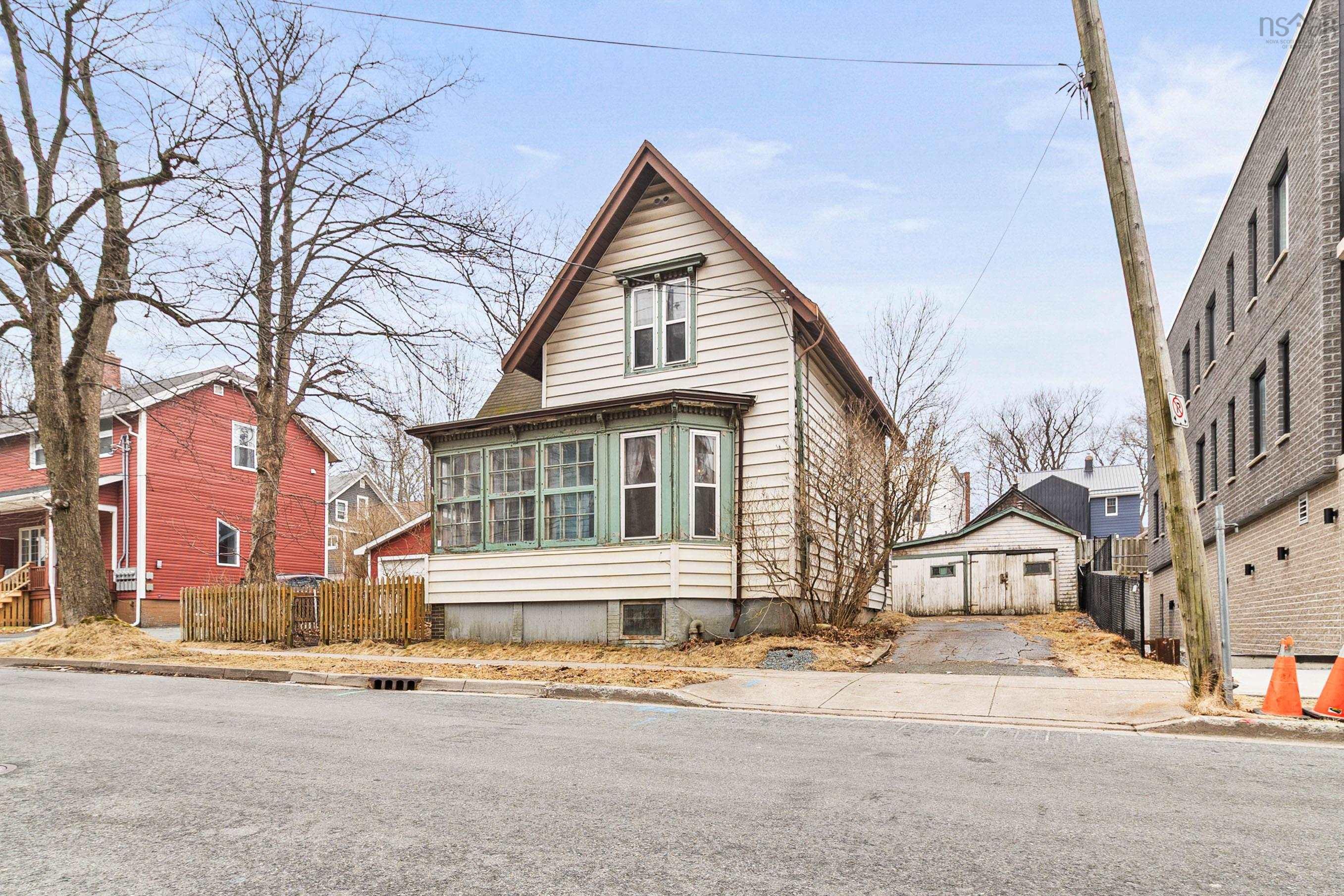 $850,000.00: 2746 Gladstone Street, Halifax