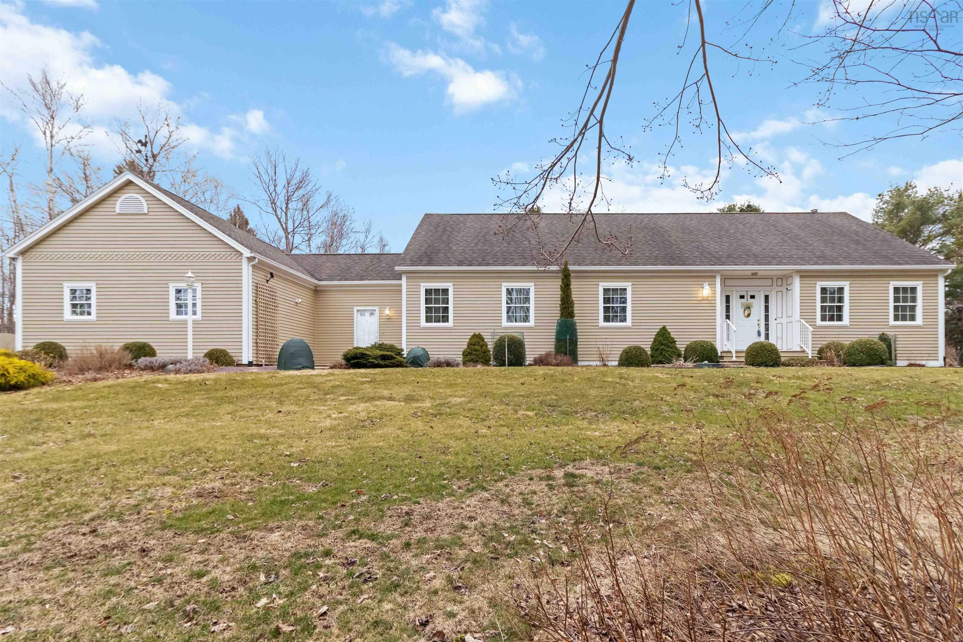 $749,900.00: 7 Canterbury Lane, Fall River