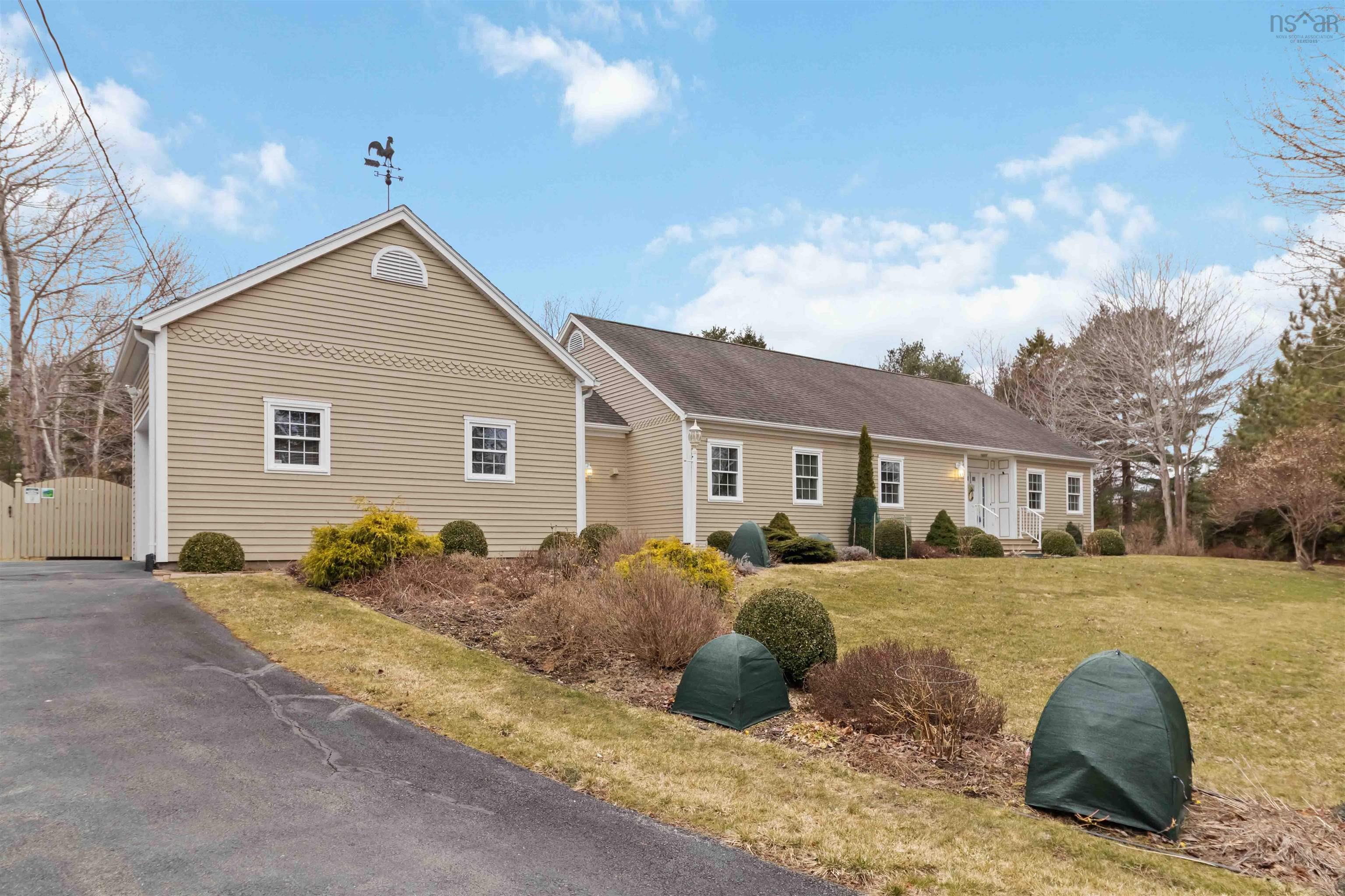 $749,900.00: 7 Canterbury Lane, Fall River