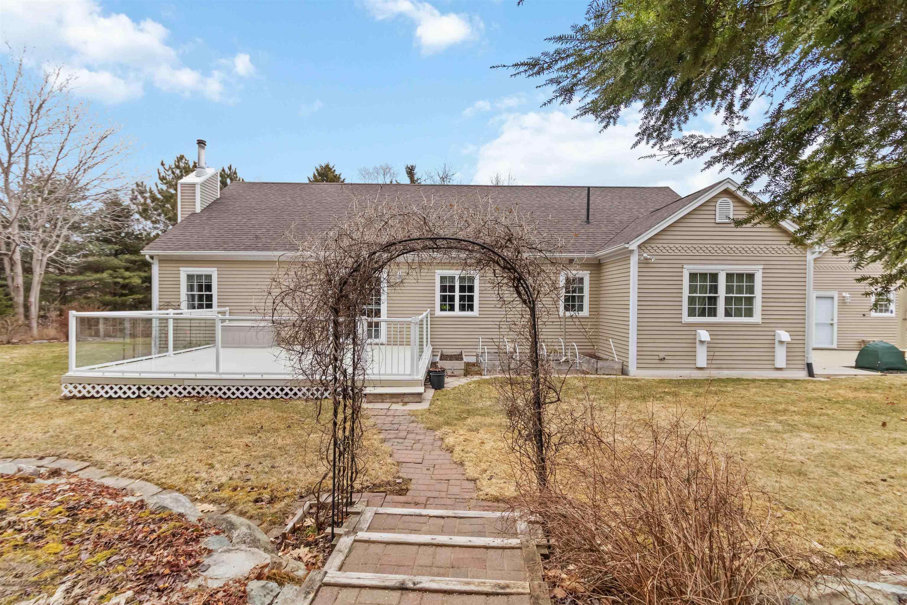 $749,900.00: 7 Canterbury Lane, Fall River