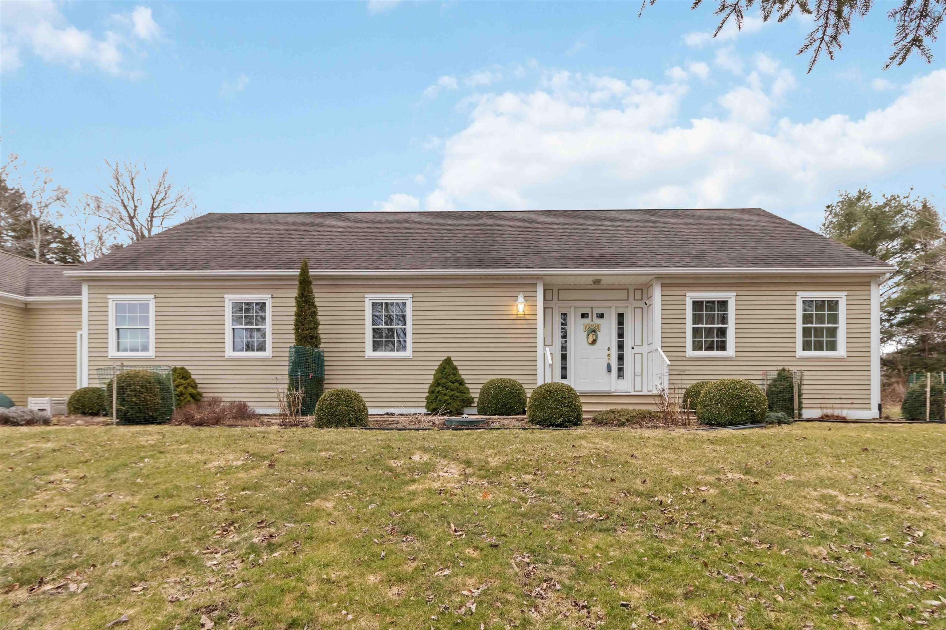 $749,900.00: 7 Canterbury Lane, Fall River