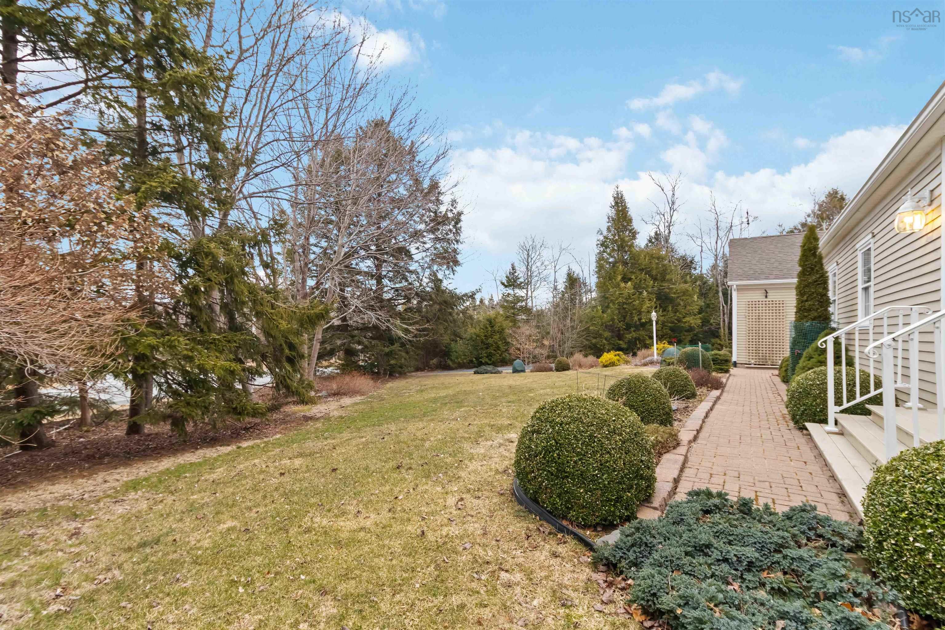 $749,900.00: 7 Canterbury Lane, Fall River