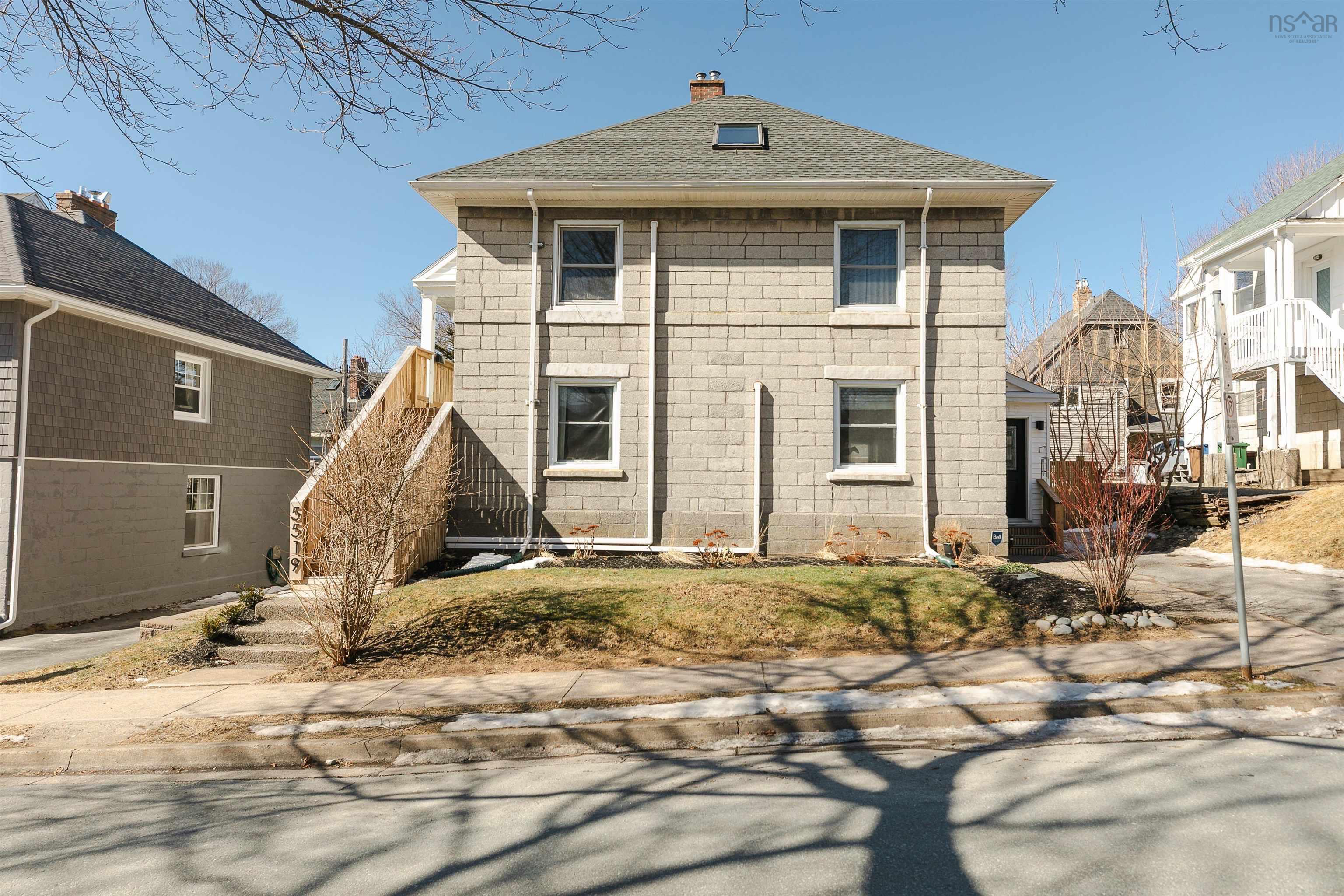 $949,500.00: 5515-5519 Hennessey Place, Halifax