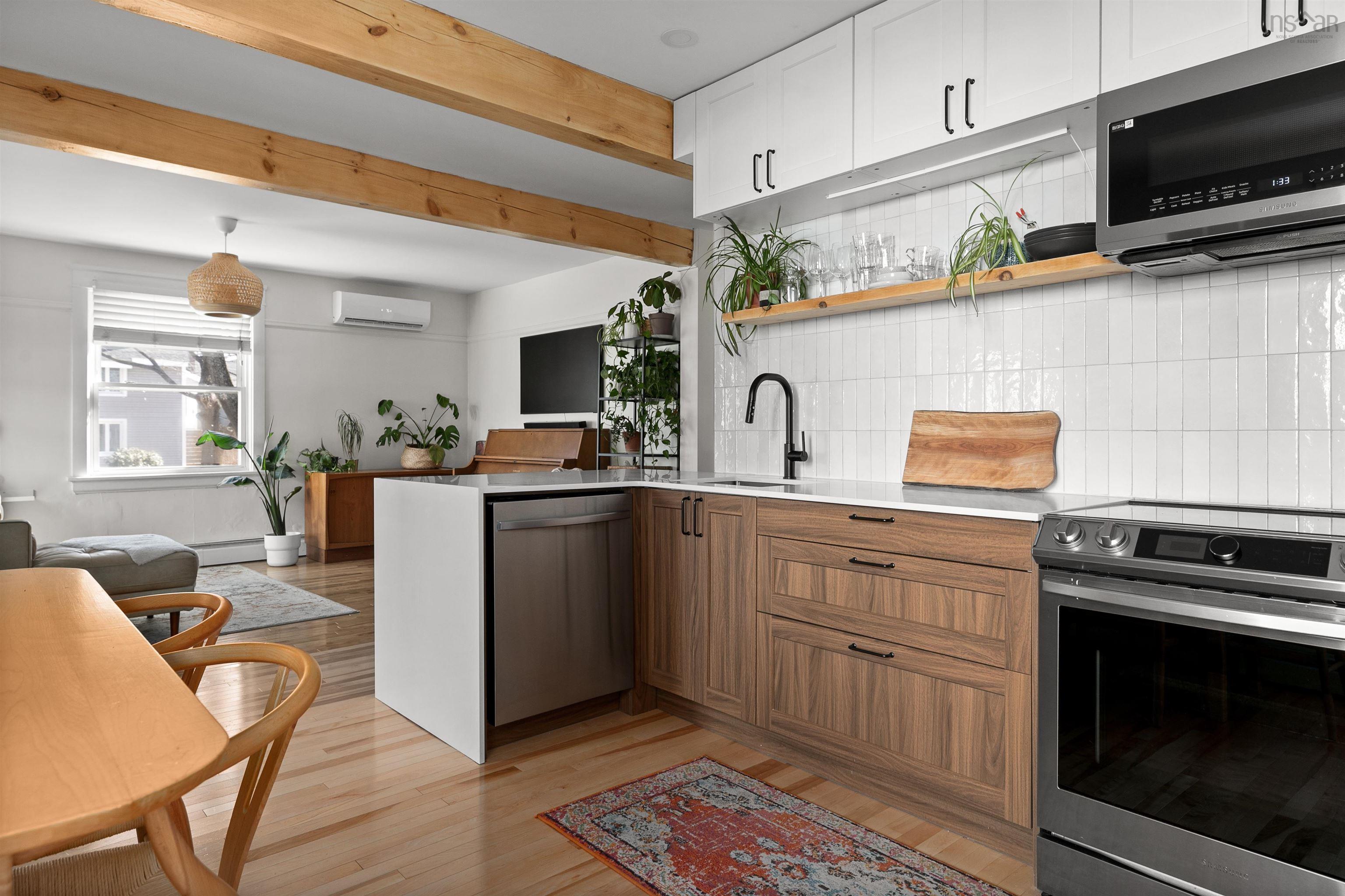 $949,500.00: 5515-5519 Hennessey Place, Halifax