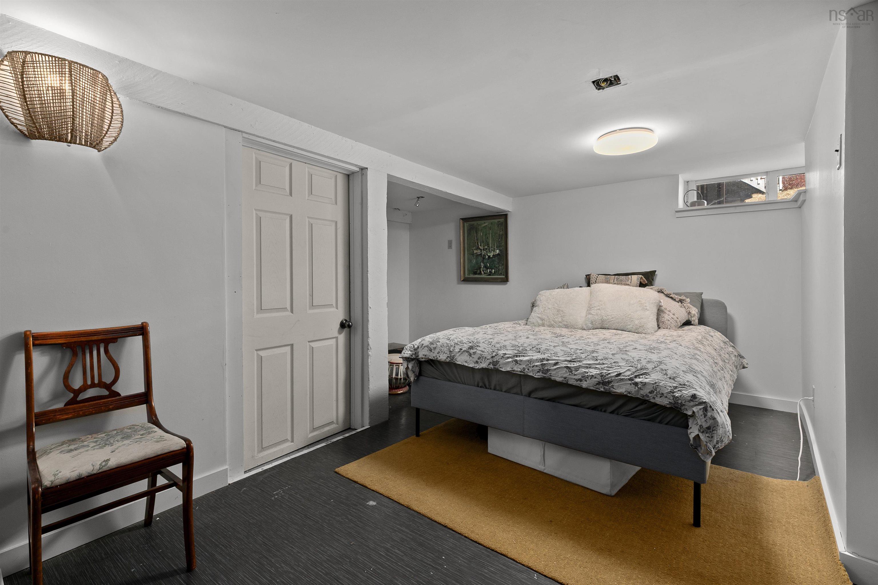 $949,500.00: 5515-5519 Hennessey Place, Halifax