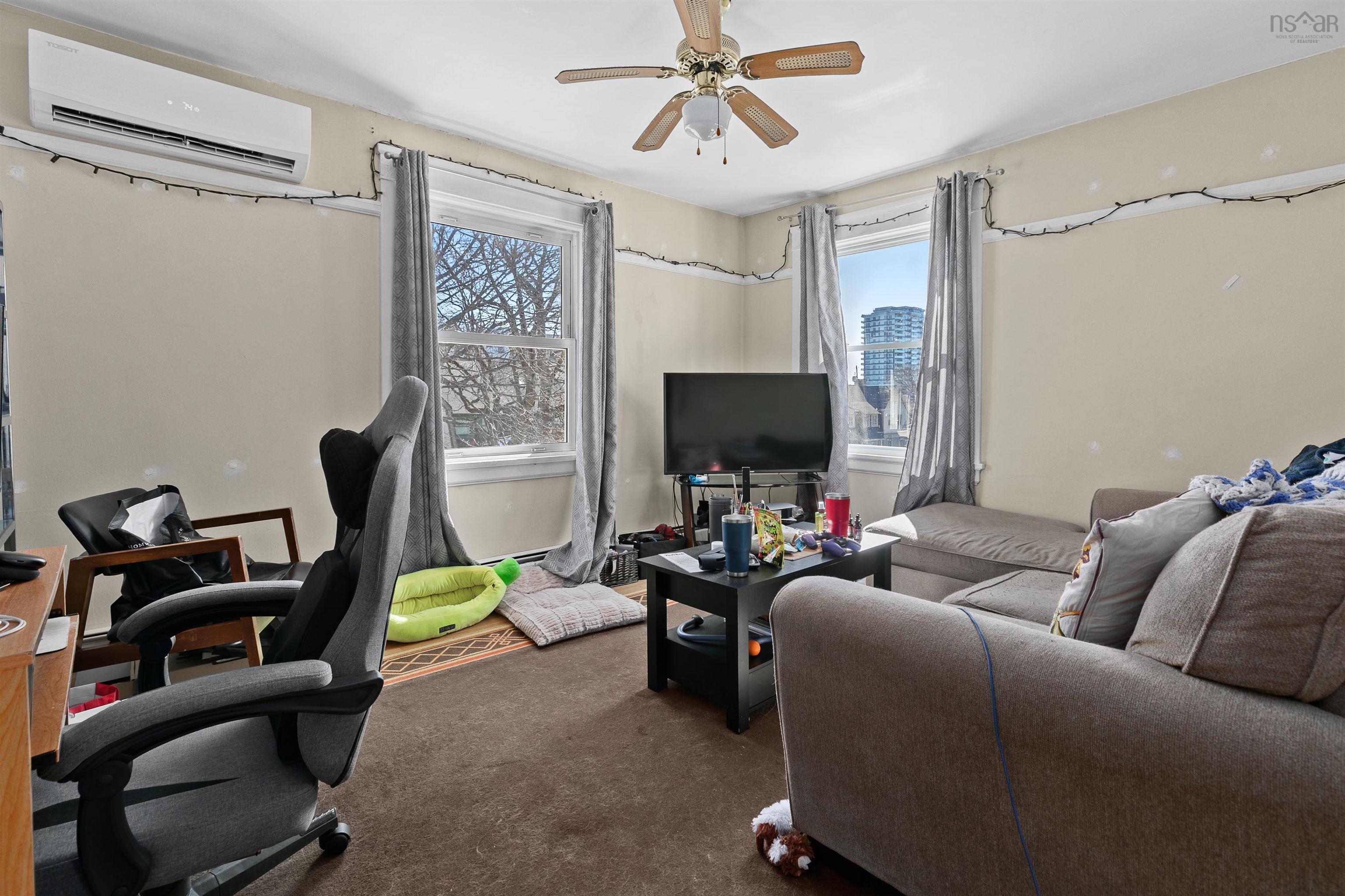 $949,500.00: 5515-5519 Hennessey Place, Halifax
