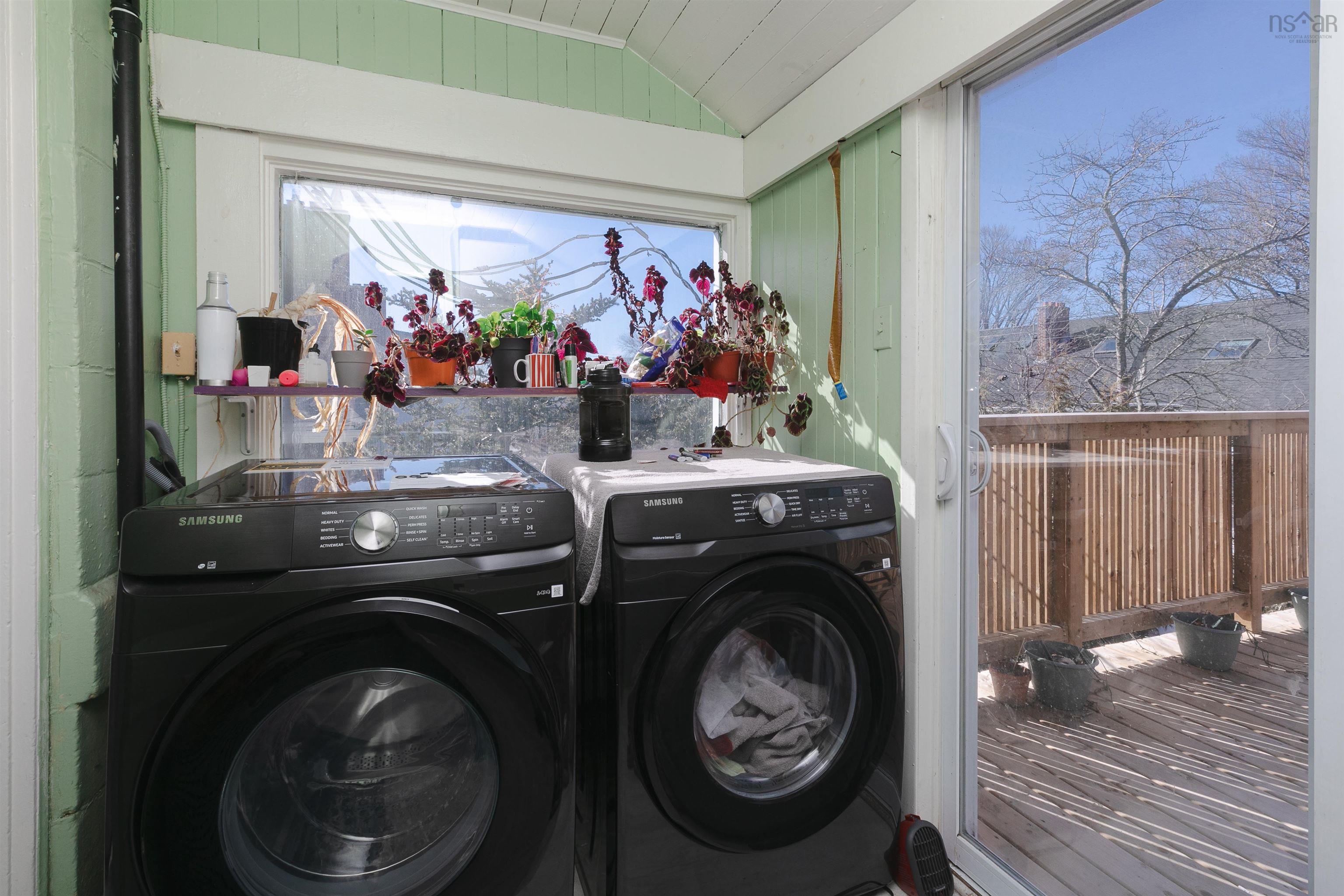 $949,500.00: 5515-5519 Hennessey Place, Halifax
