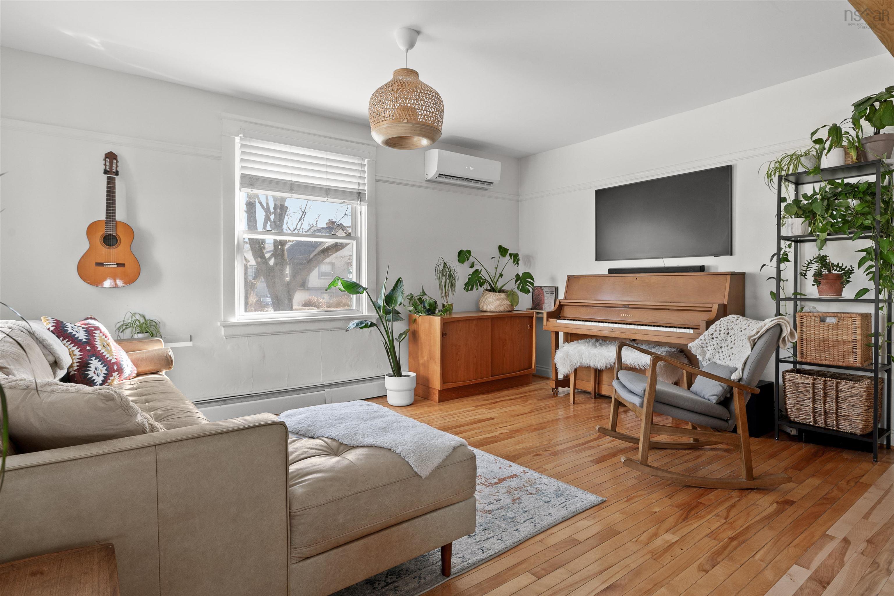 $949,500.00: 5515-5519 Hennessey Place, Halifax
