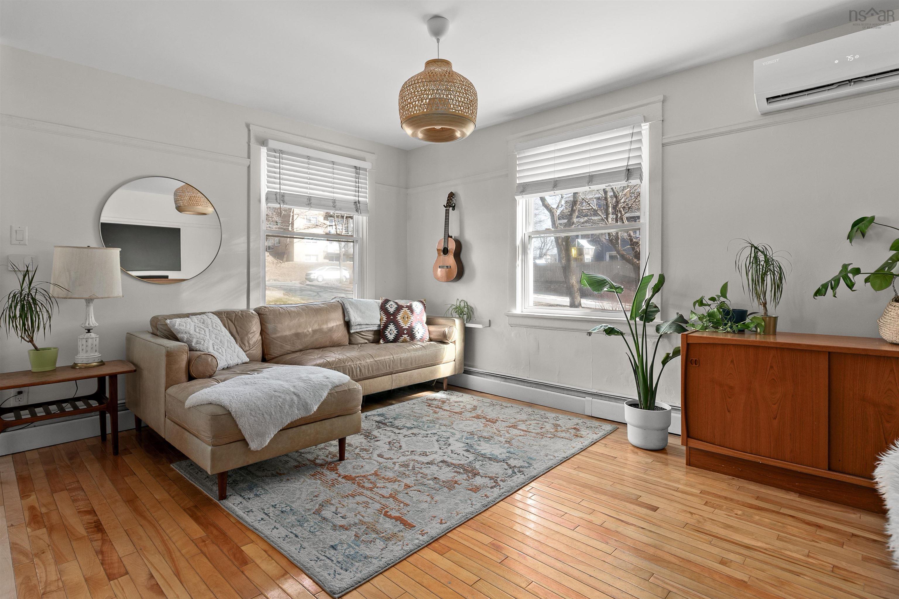 $949,500.00: 5515-5519 Hennessey Place, Halifax